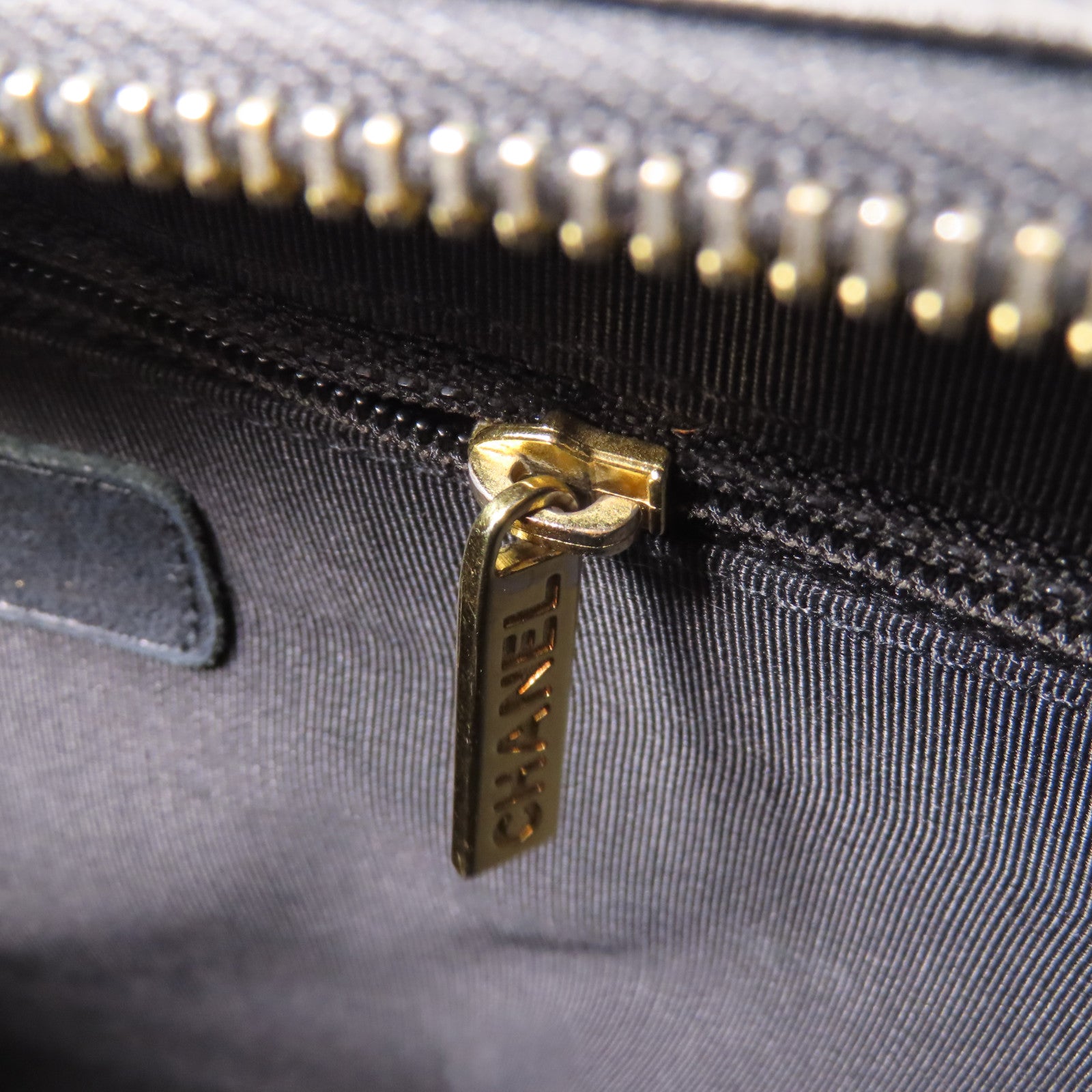 CHANEL 牛皮皮革Shoulder Bag金扣鏈帶肩背袋