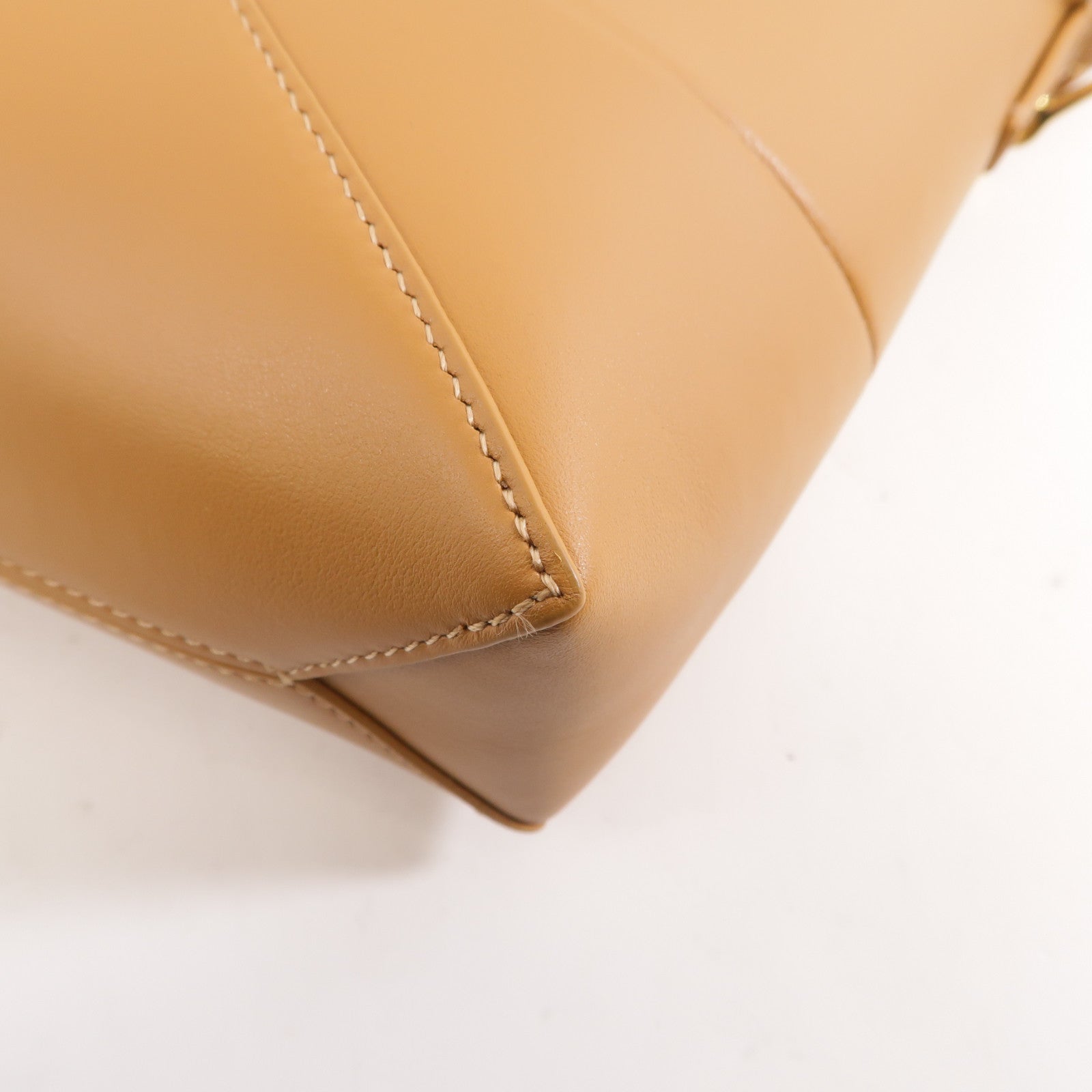 LOEWE 牛皮皮革Puzzle Fold Pouch金扣肩背袋棕色