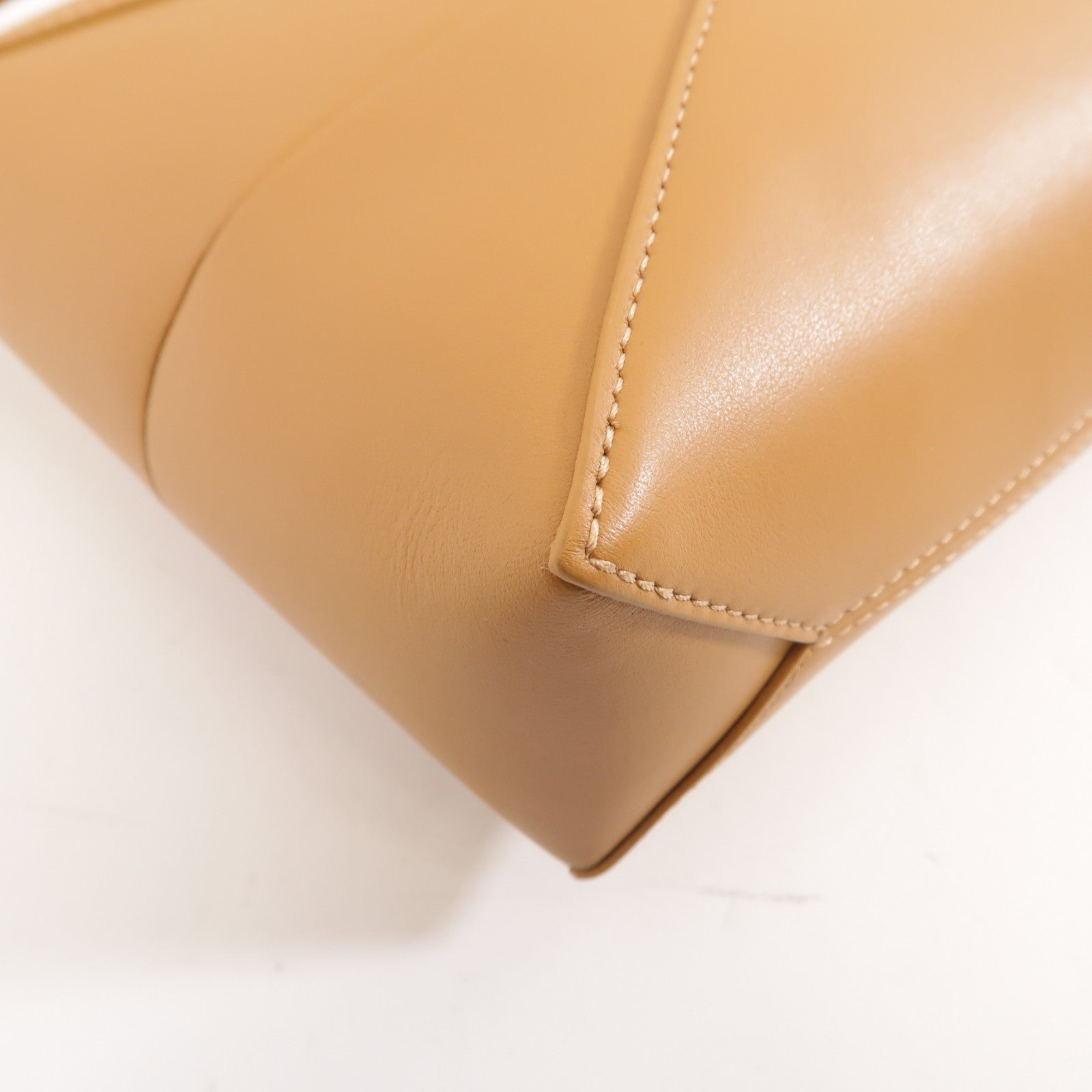 LOEWE 牛皮皮革Puzzle Fold Pouch金扣肩背袋棕色
