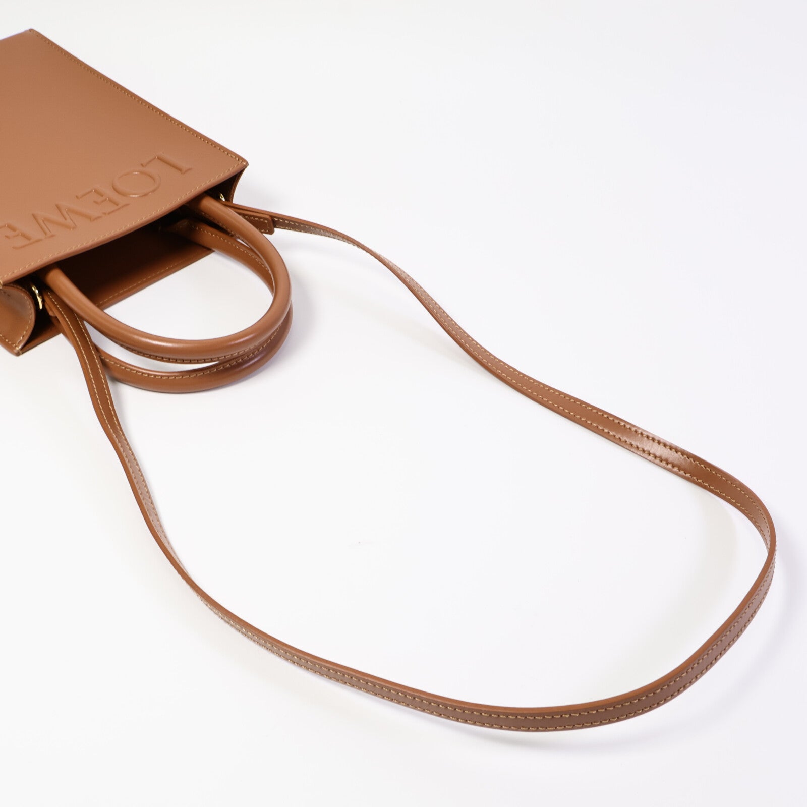 LOEWE 牛皮皮革Standard A5 Tote Bag手挽肩背兩用袋
