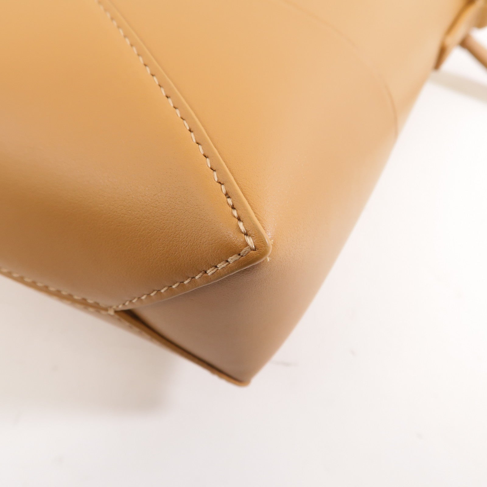 LOEWE 牛皮皮革Puzzle Fold Pouch金扣肩背袋棕色