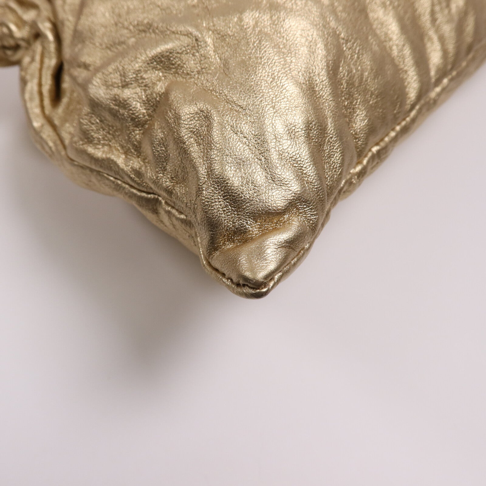 PRADA 牛皮皮革Pouch金扣手拿包