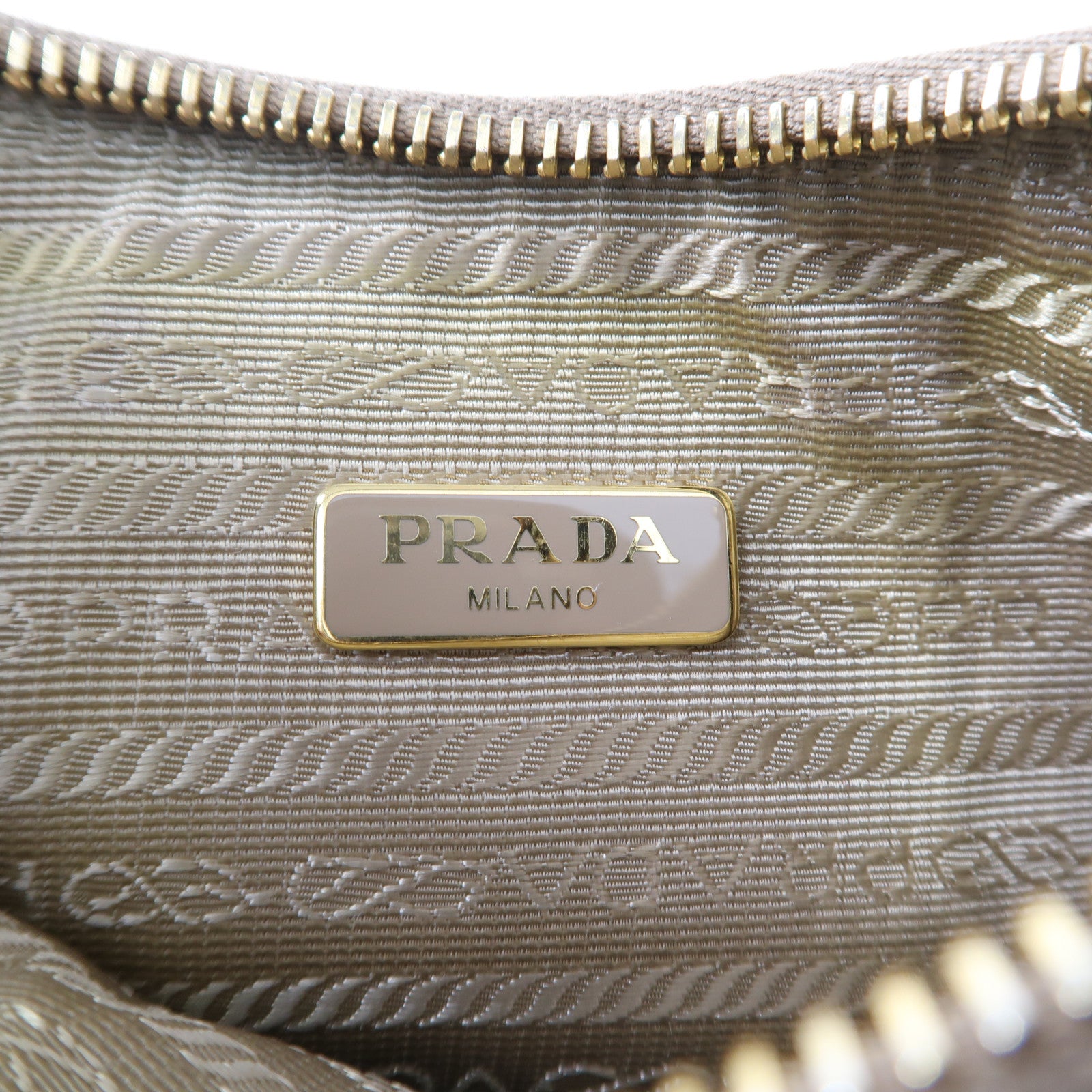 PRADA 【激減優惠】Saffiano皮革Re-Edition 2005金扣肩背袋