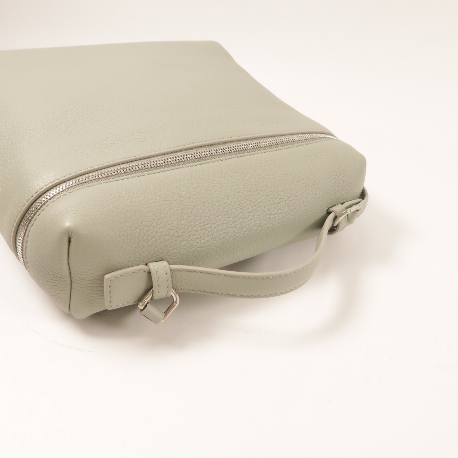 Loro Piana 牛皮皮革Extra Pocket BackPack銀扣背包
