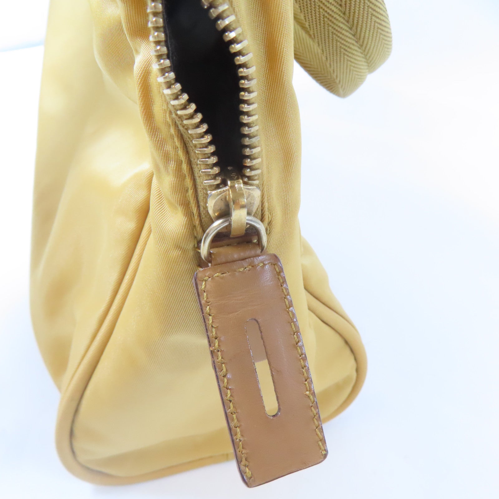 PRADA 【激減優惠】尼龍Shoulder Bag金扣肩背袋金黃色