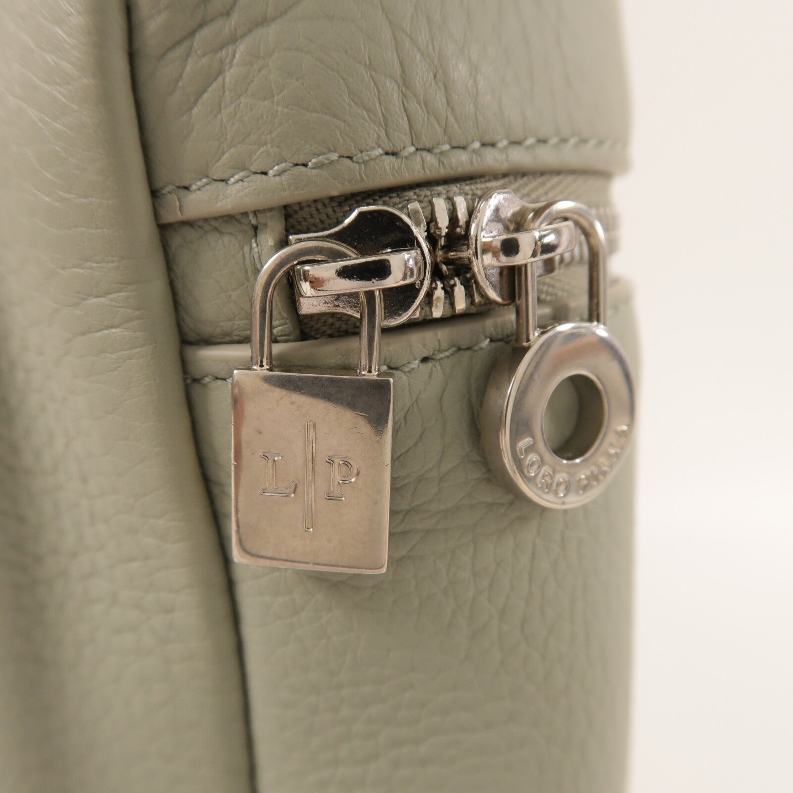 Loro Piana 牛皮皮革Extra Pocket BackPack銀扣背包
