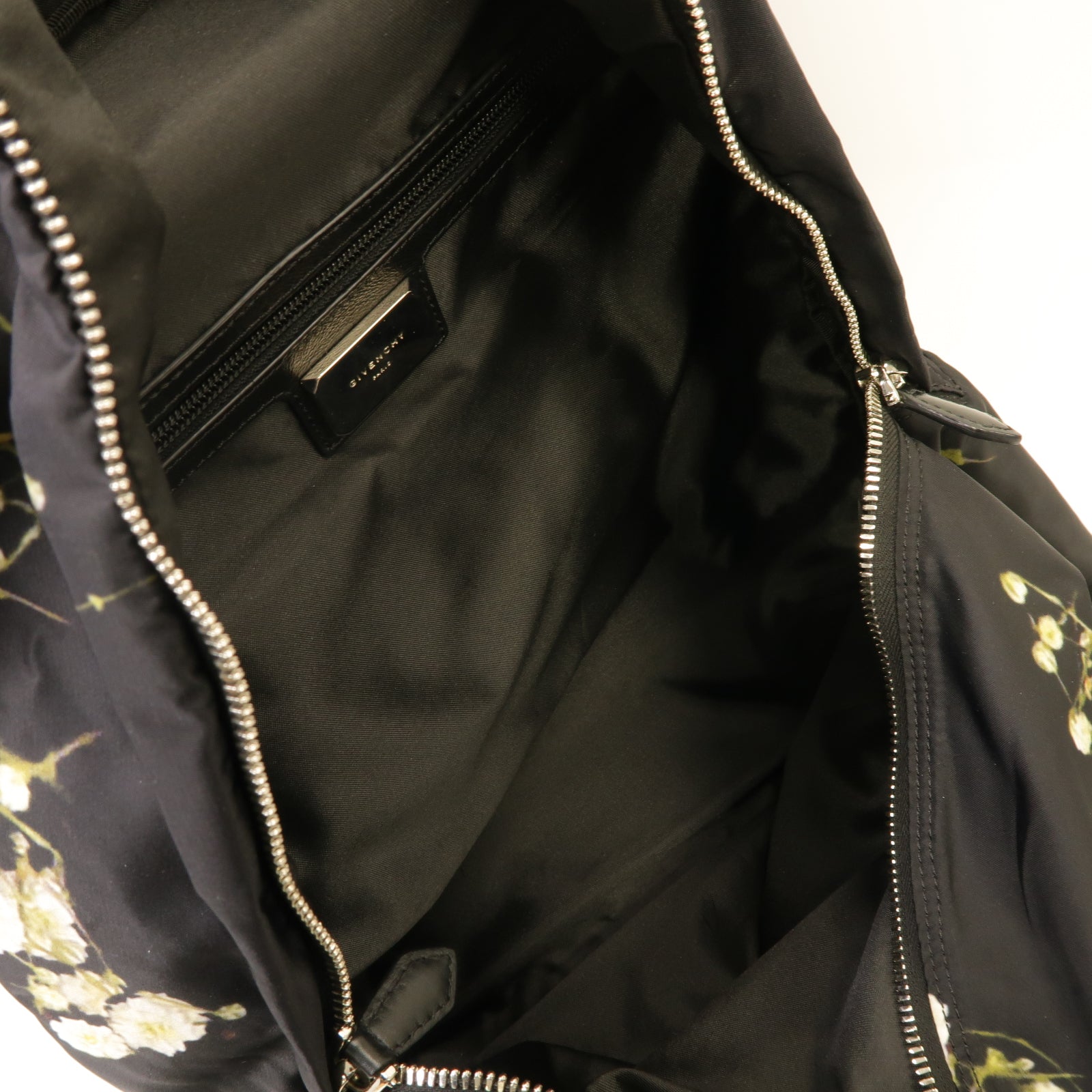 GIVENCHY 【激減優惠】尼龍Backpack銀扣背包白色/黒色
