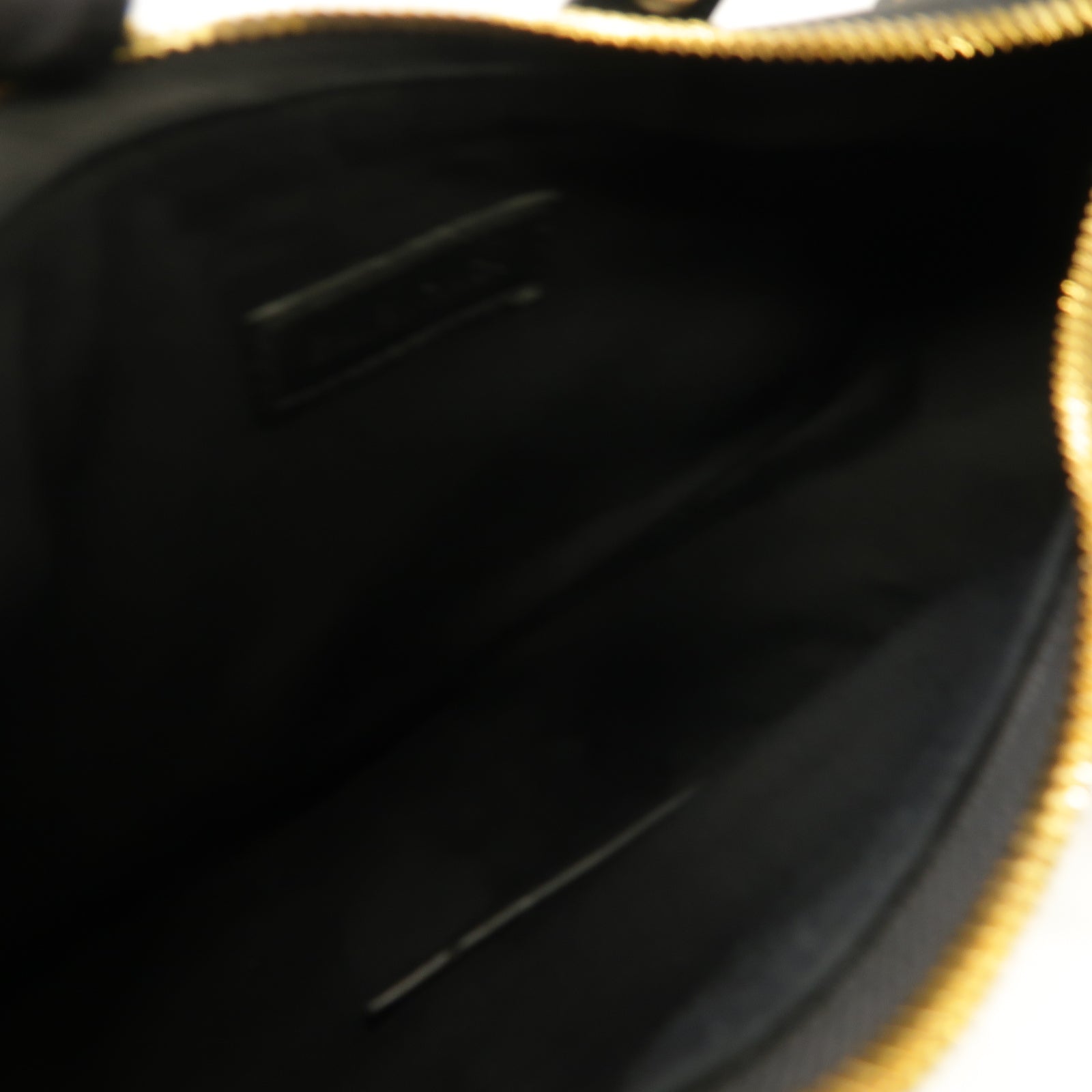 BALENCIAGA 【激減優惠】牛皮皮革Le Cagole Xs Shoulder Bag金扣肩背袋黑色