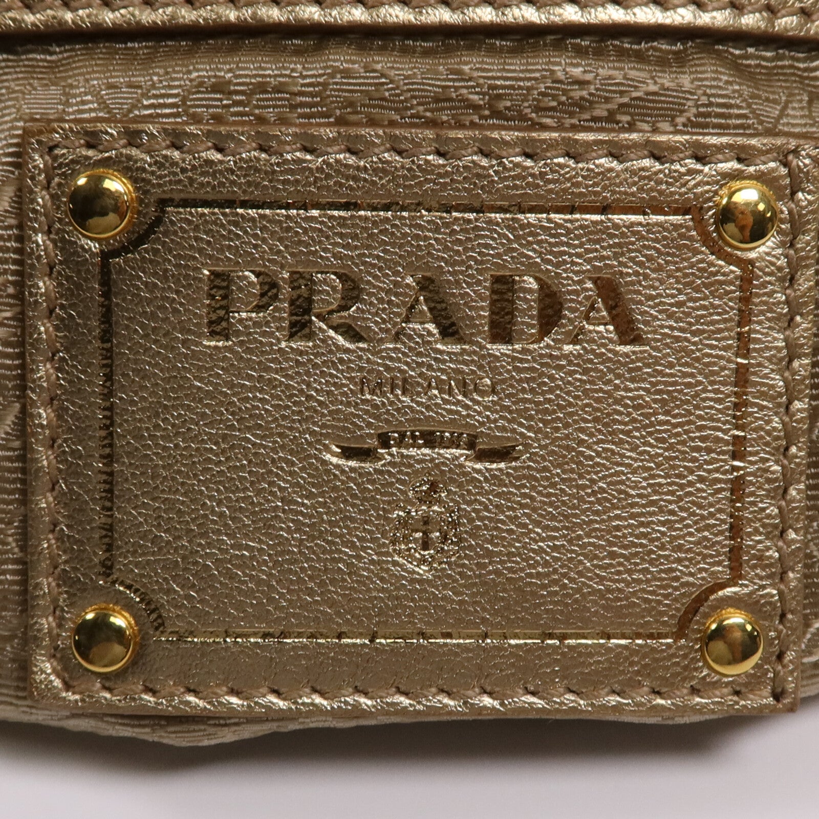 PRADA 牛皮皮革Pouch金扣手拿包