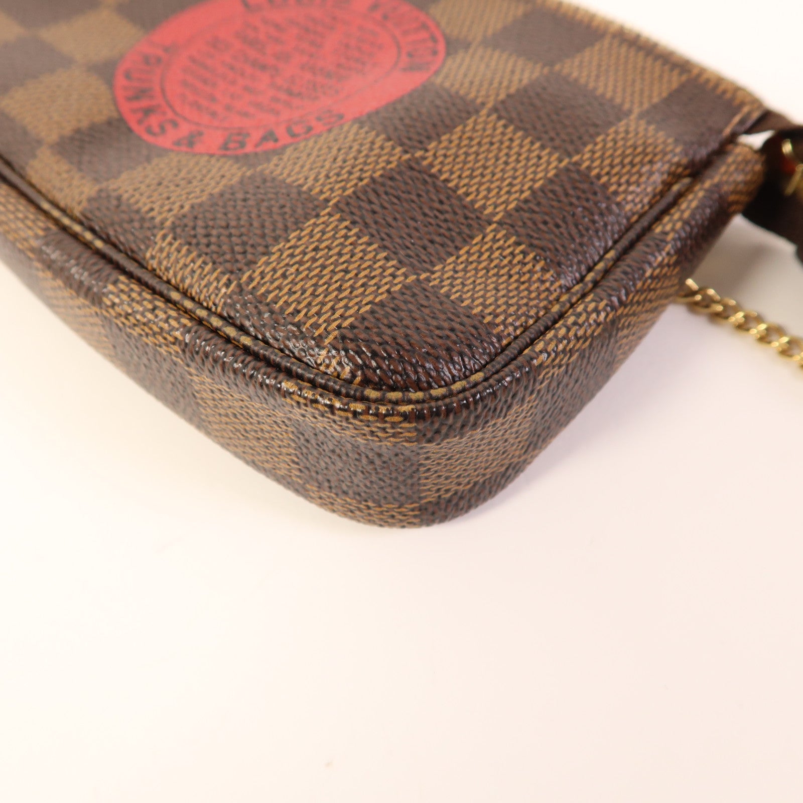 LOUIS VUITTON Damier Mini Pochette金扣手挽袋