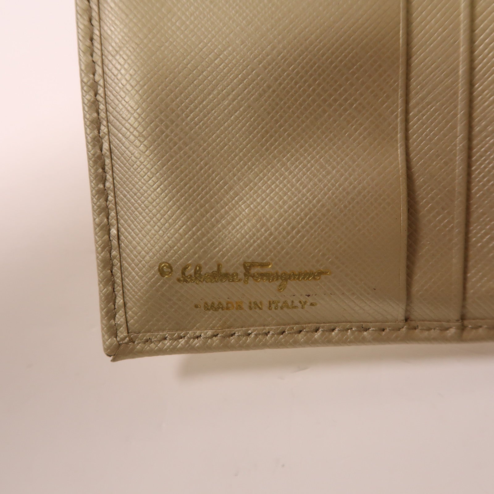 Salvatore Ferragamo 【激減優惠】牛皮皮革Wallet金扣錢包