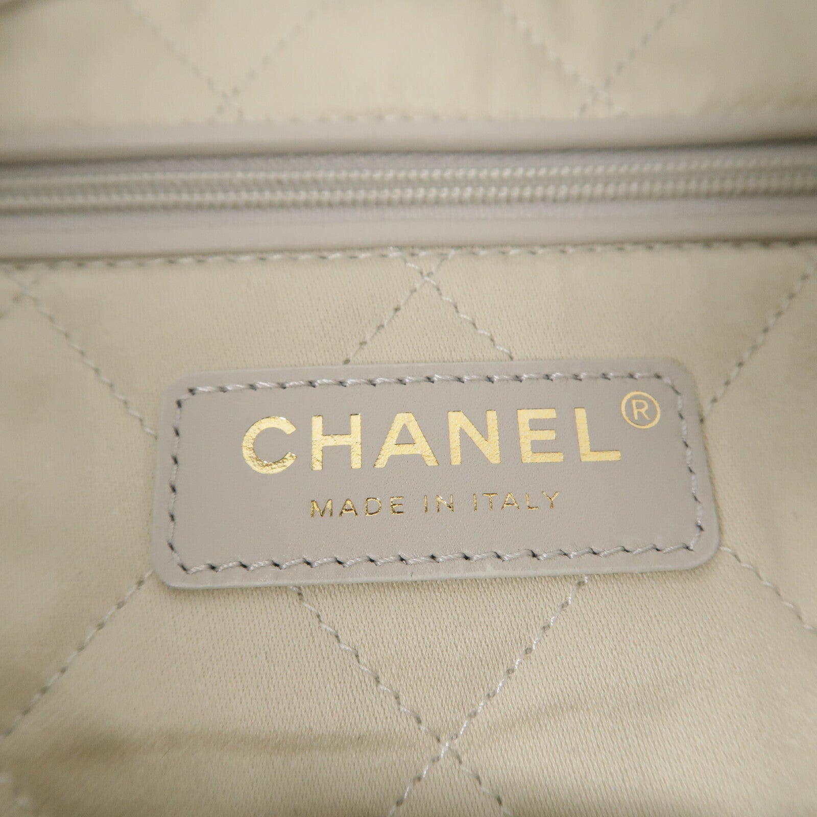 CHANEL 牛皮皮革Chanel 22 Small鏈帶肩背袋