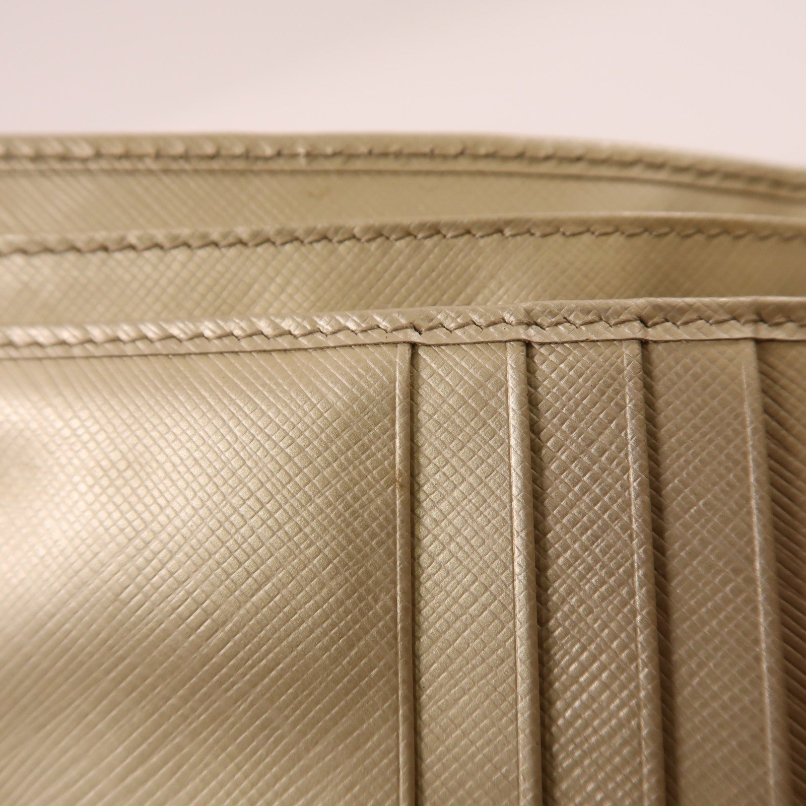 Salvatore Ferragamo 牛皮皮革Wallet金扣錢包