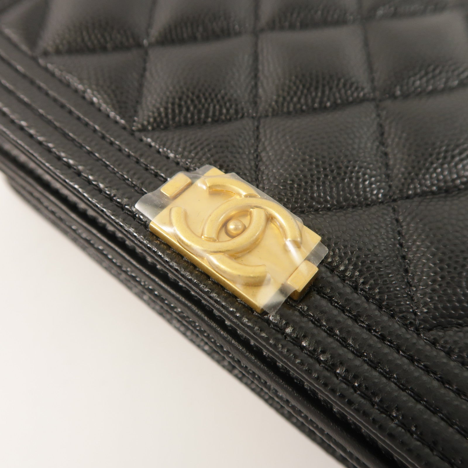 CHANEL 牛皮皮革Boy Wallet On Chain鏈帶肩背袋