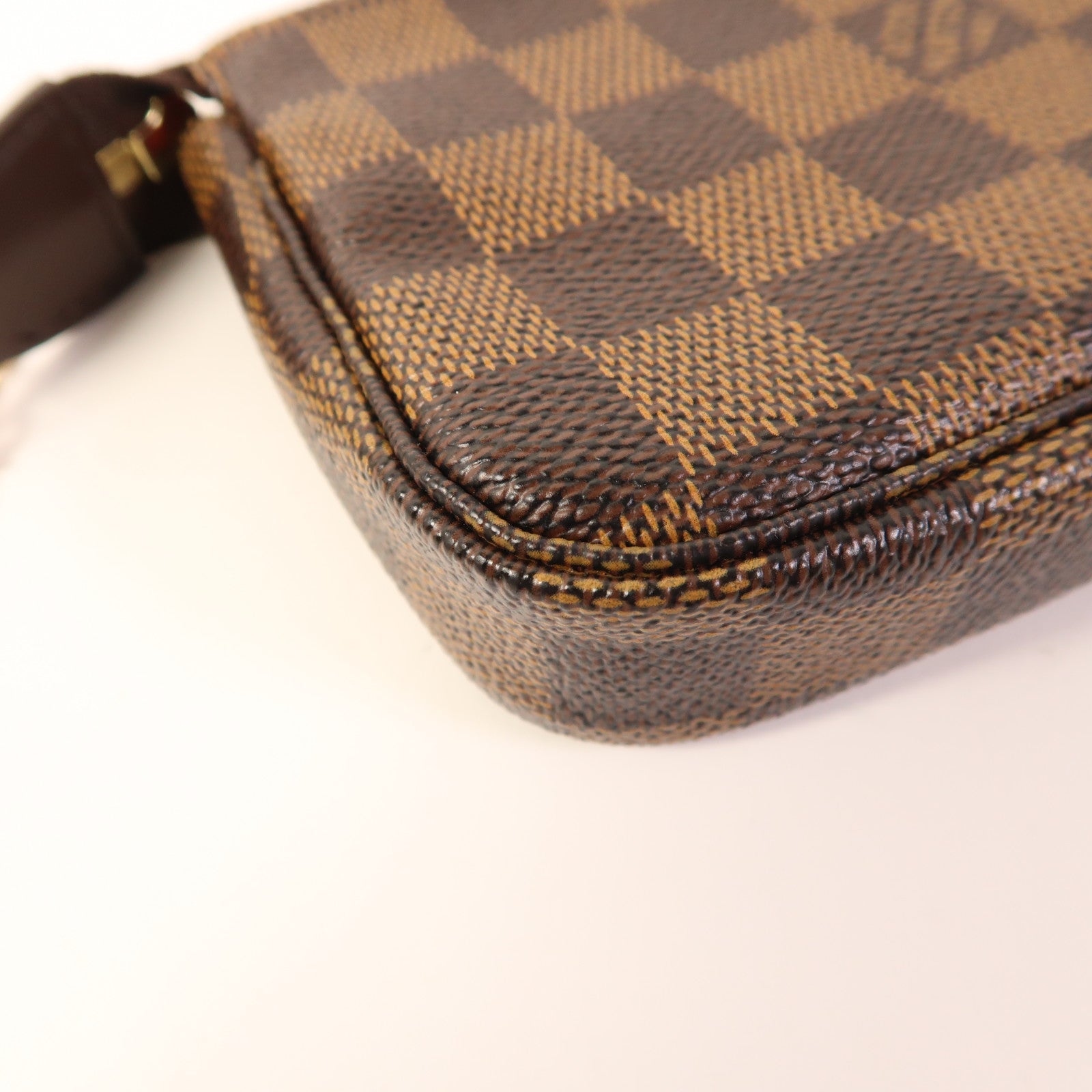 LOUIS VUITTON Damier Mini Pochette金扣手挽袋