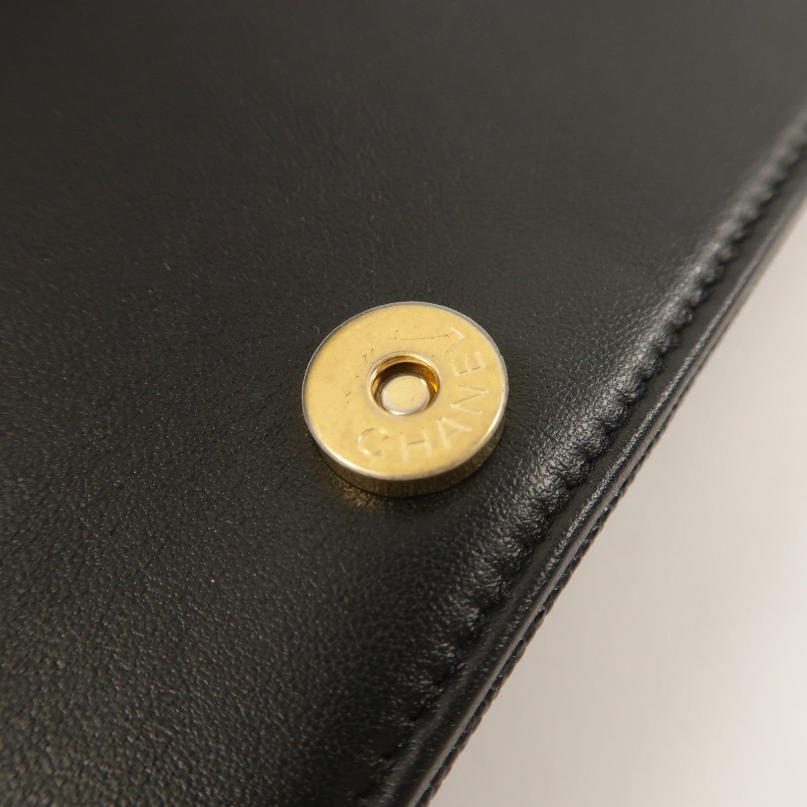 CHANEL 牛皮皮革Boy Wallet On Chain鏈帶肩背袋