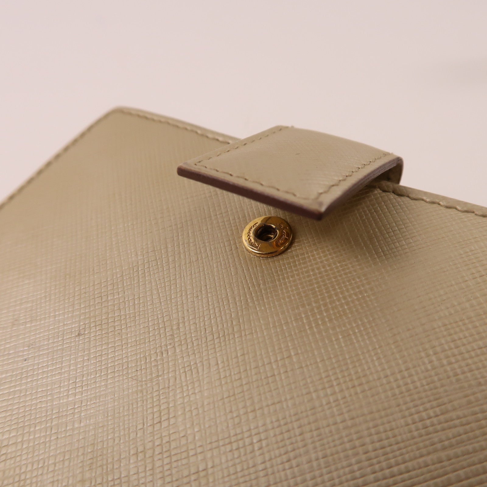 Salvatore Ferragamo 牛皮皮革Wallet金扣錢包