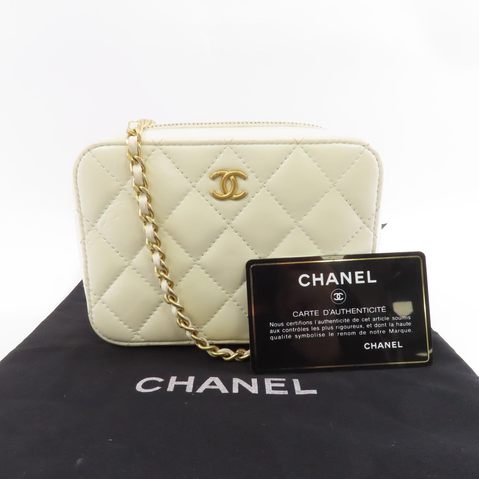 CHANEL 菱格羊皮皮革Camera Case金扣鏈帶肩背袋白色