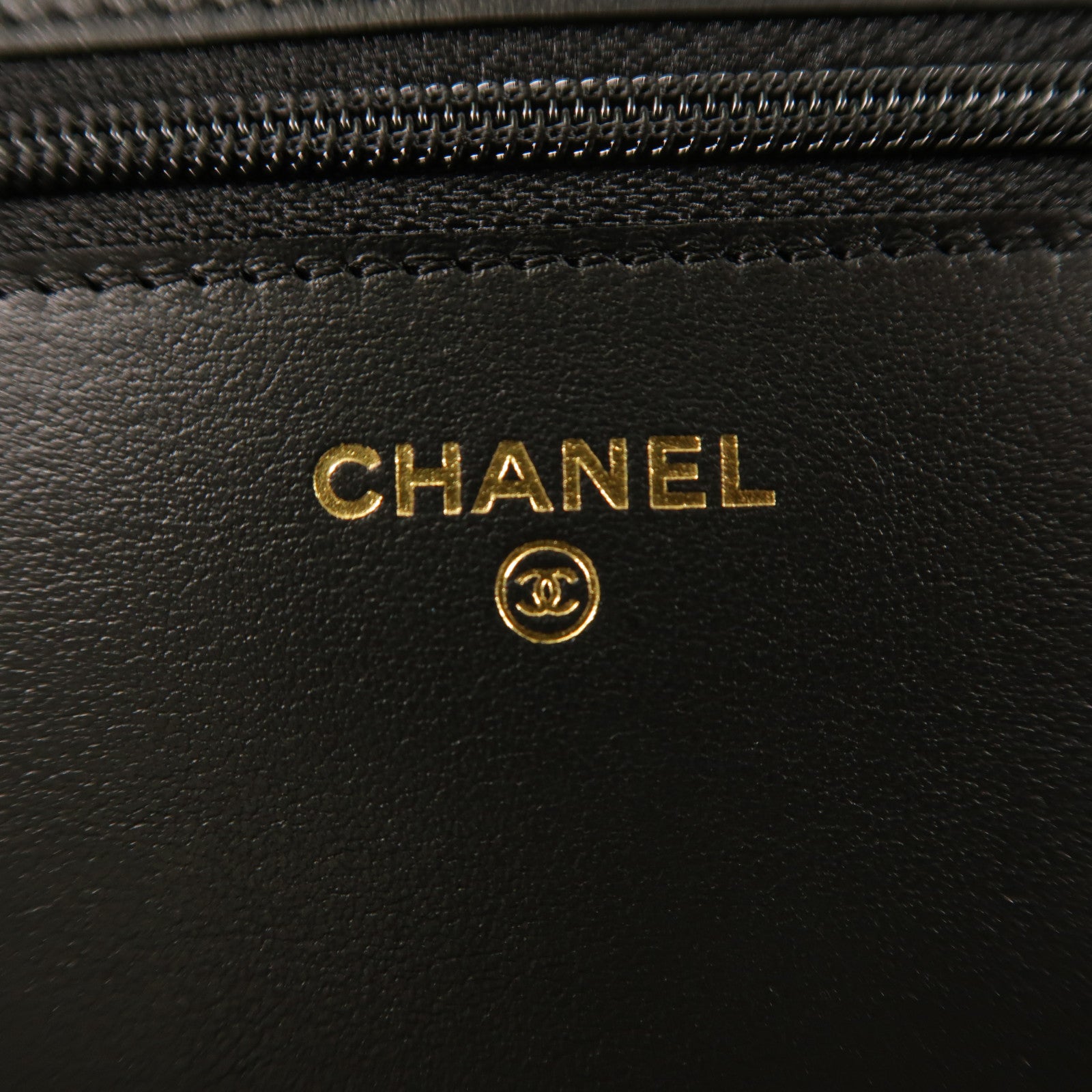 CHANEL 牛皮皮革Boy Wallet On Chain鏈帶肩背袋