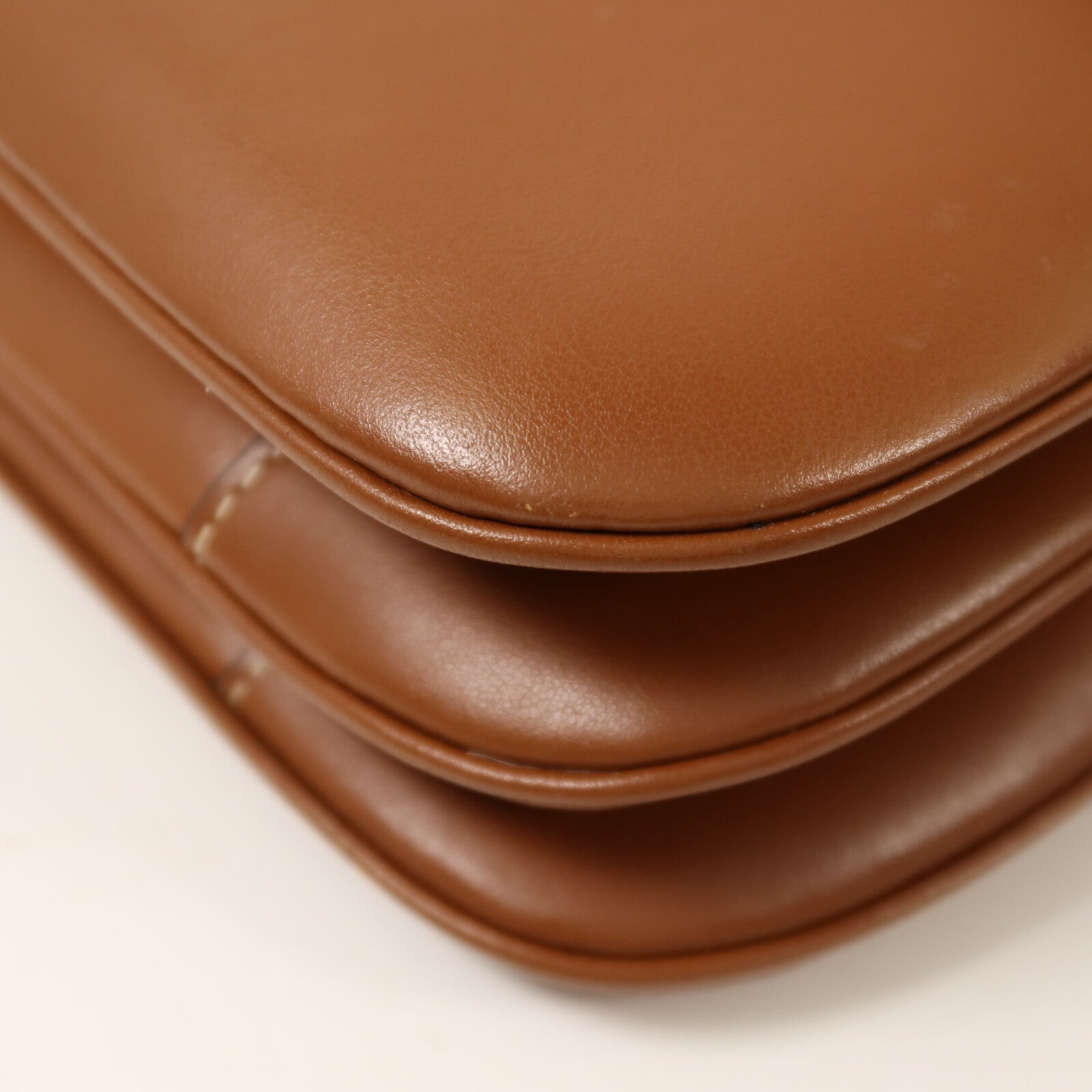 CELINE 牛皮皮革Medium Tabou金扣肩背袋