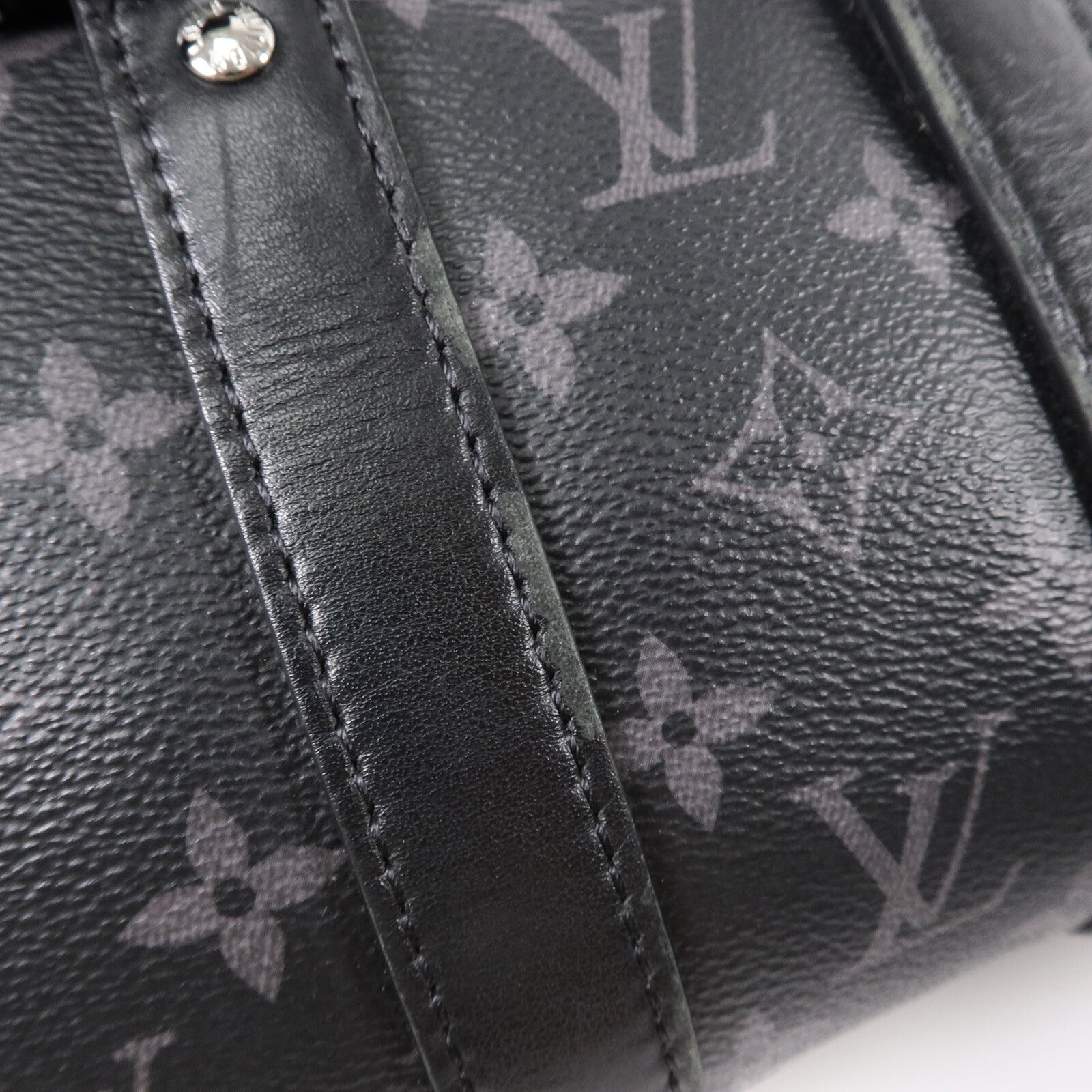 LOUIS VUITTON Monogram Eclipse Keepall Bandouliere 25肩背袋
