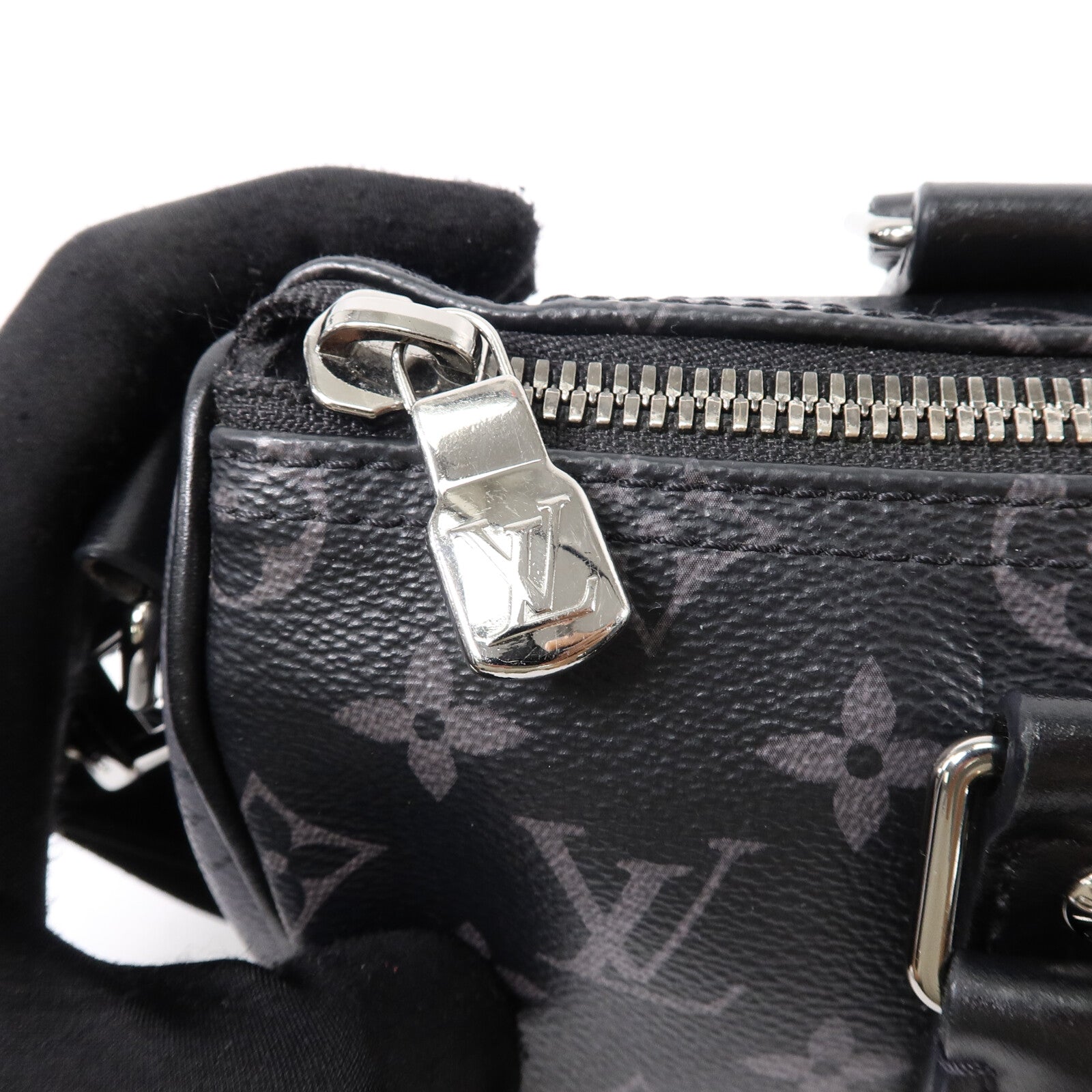 LOUIS VUITTON Monogram Eclipse Keepall Bandouliere 25肩背袋