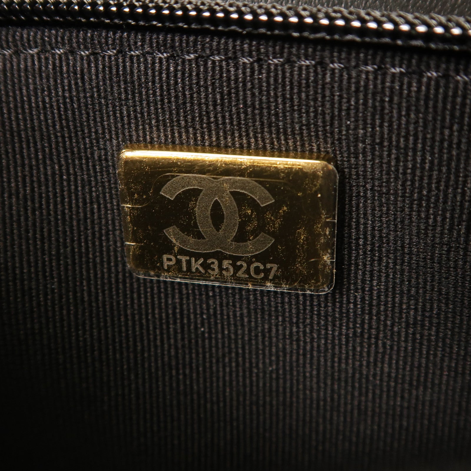 CHANEL 牛皮皮革Boy Wallet On Chain鏈帶肩背袋