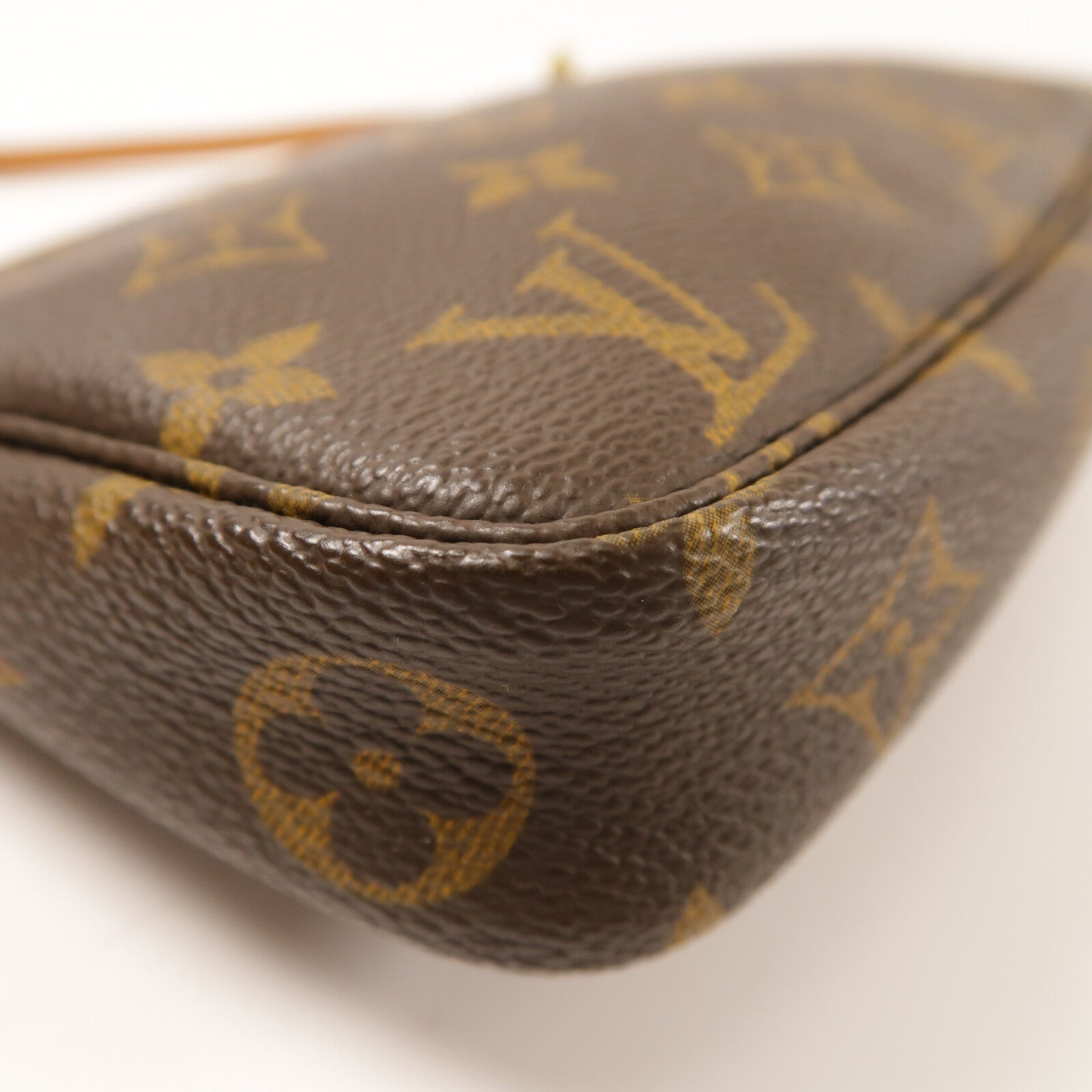 LOUIS VUITTON Monogram Pochette Accessoires金扣手挽袋棕色