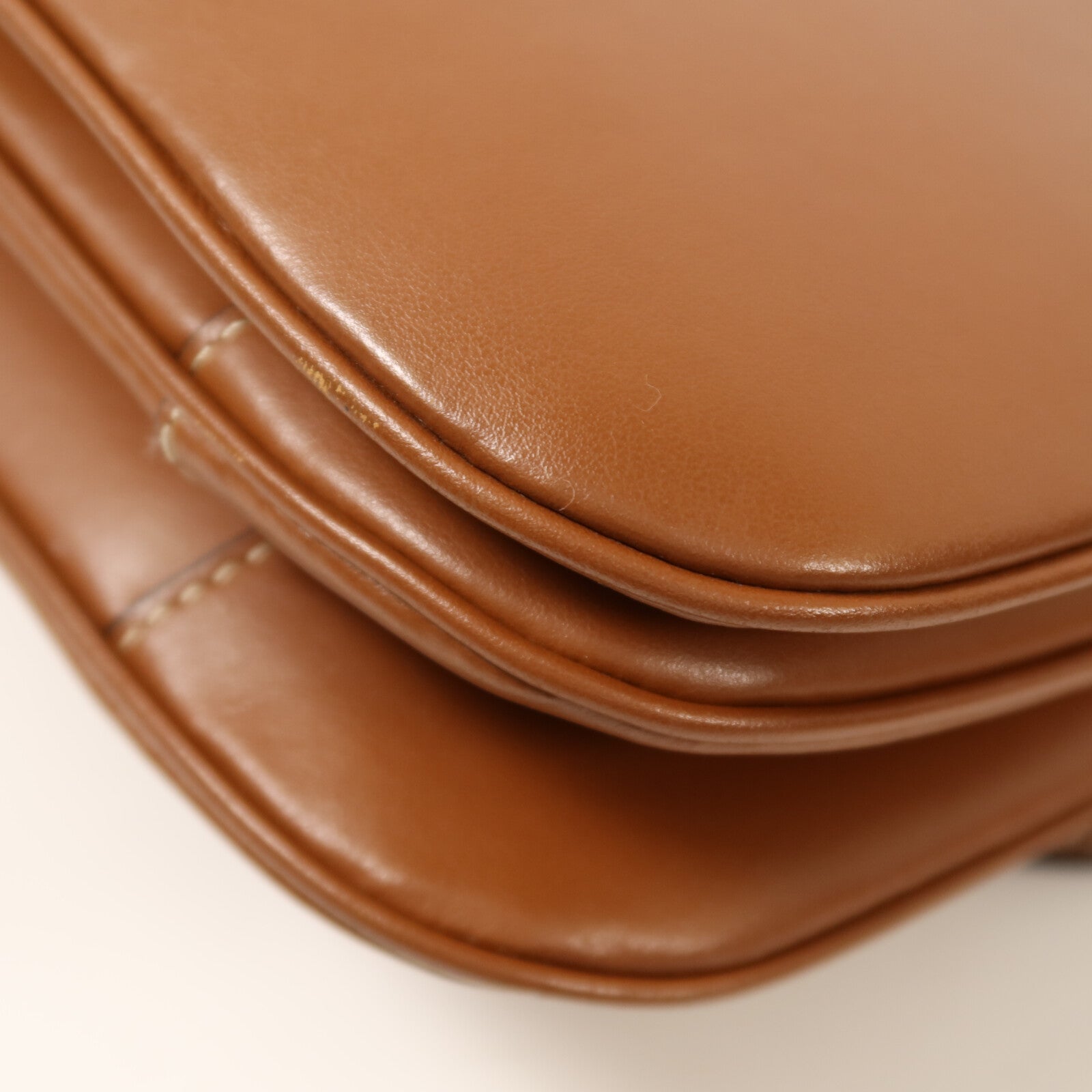 CELINE 牛皮皮革Medium Tabou金扣肩背袋