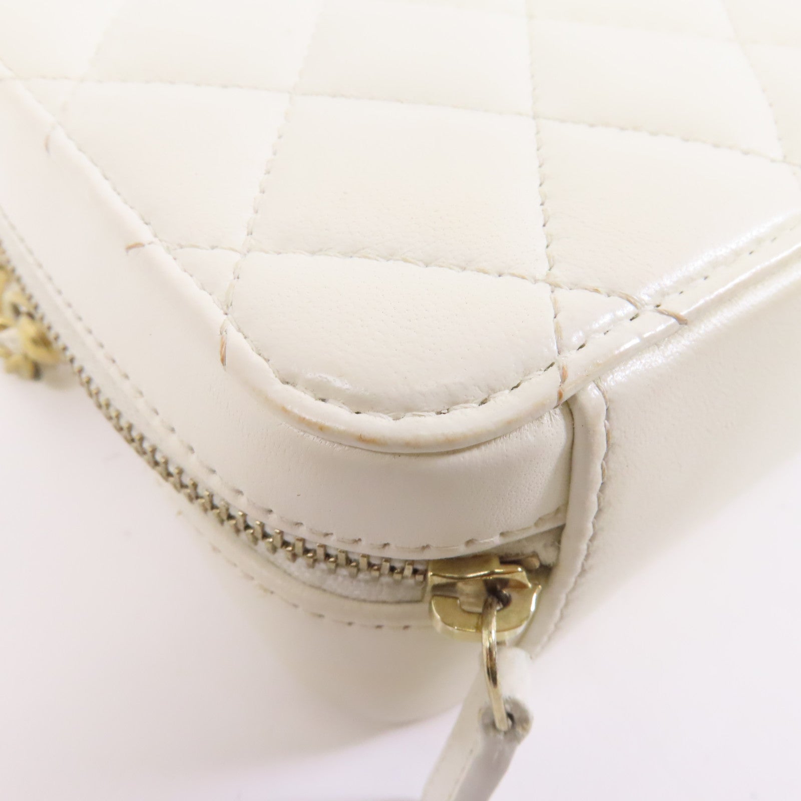 CHANEL 菱格羊皮皮革Camera Case金扣鏈帶肩背袋白色