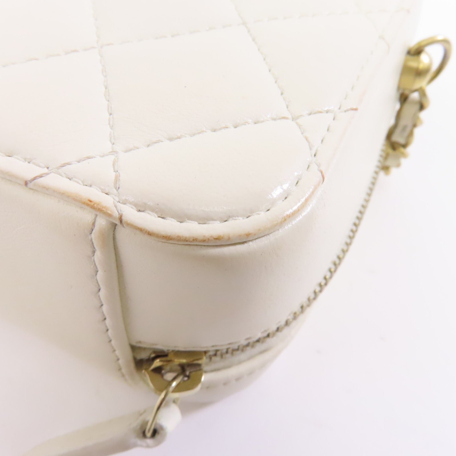 CHANEL 菱格羊皮皮革Camera Case金扣鏈帶肩背袋白色