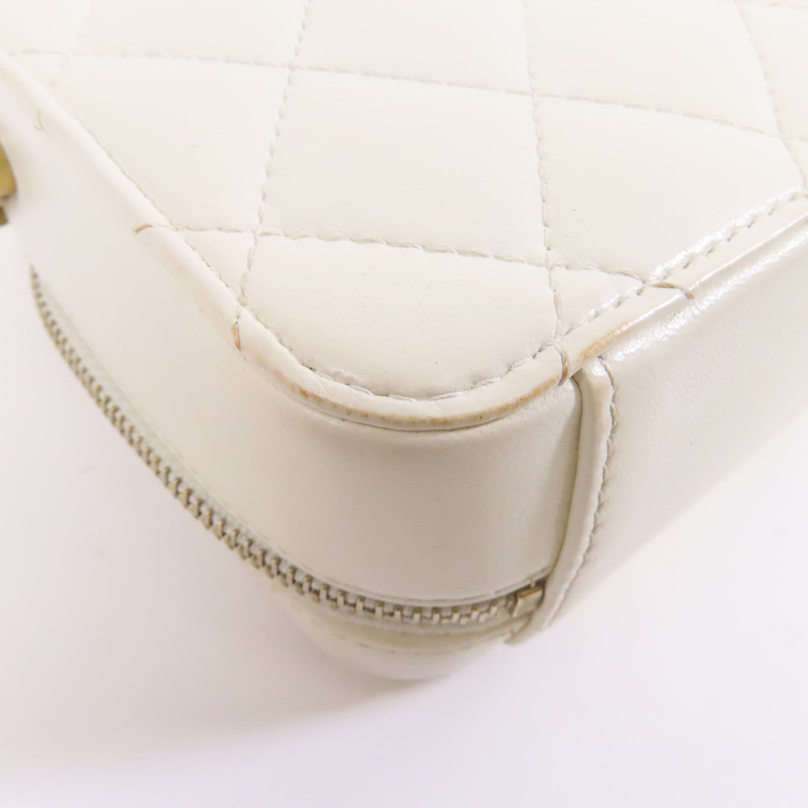 CHANEL 菱格羊皮皮革Camera Case金扣鏈帶肩背袋白色