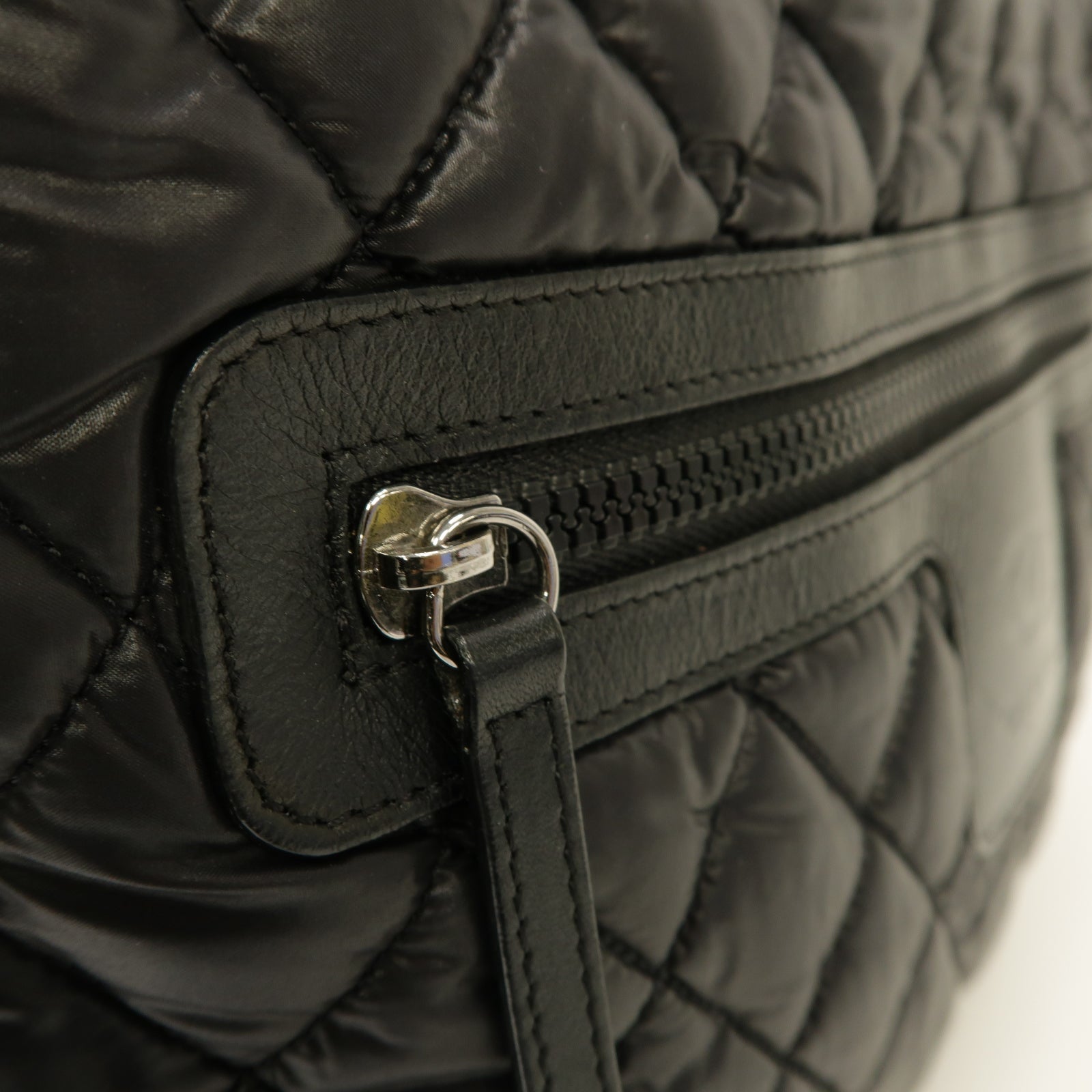 CHANEL 菱格尼龍Shoulder Bag銀扣肩背袋黑色