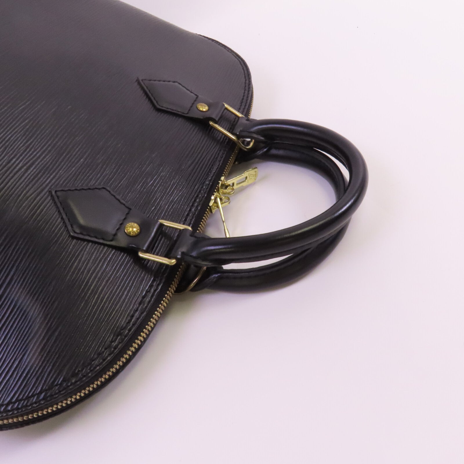 LOUIS VUITTON Epi Alma MM金扣手挽袋