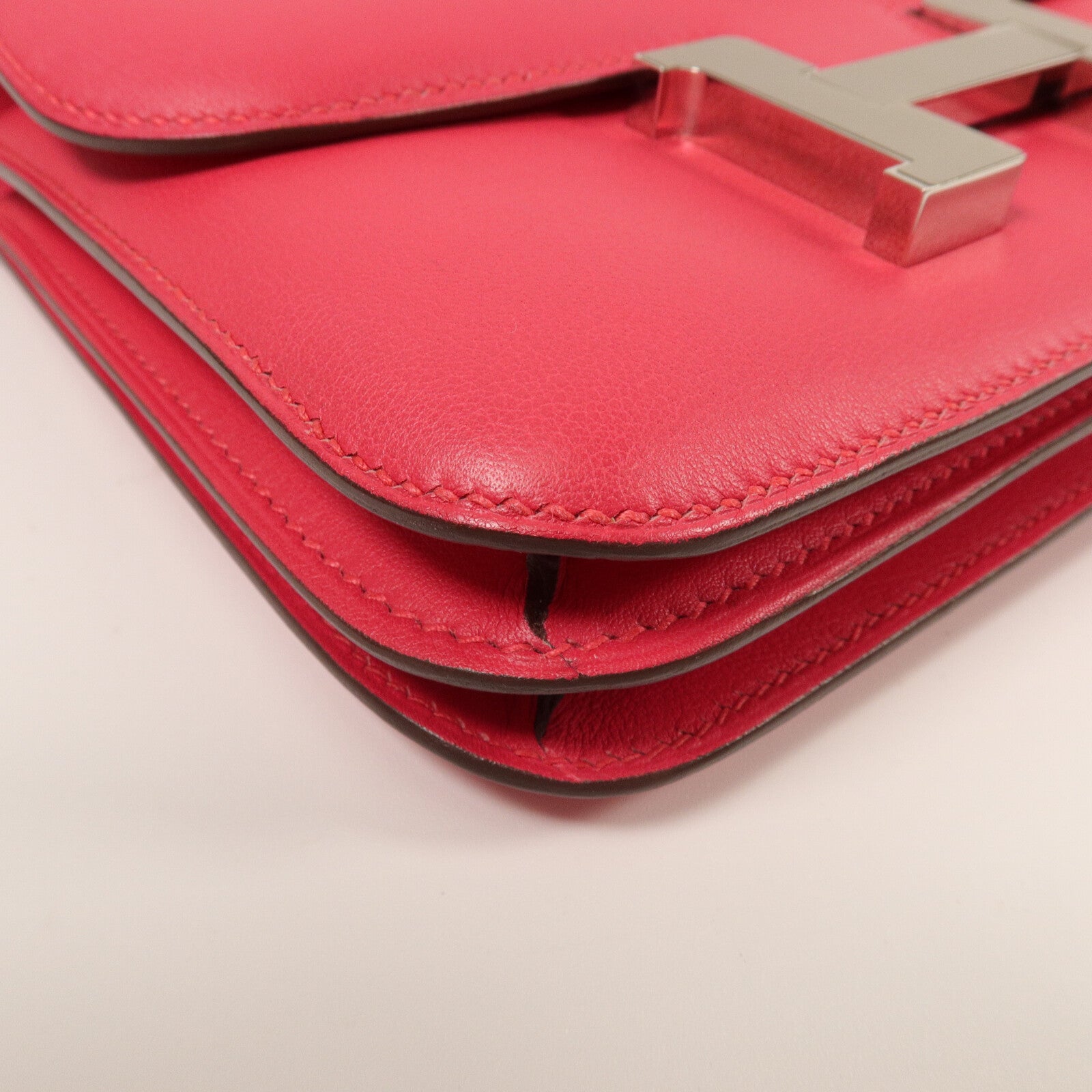 HERMES Swift皮革Constance Mini肩背袋Rose Extremt
