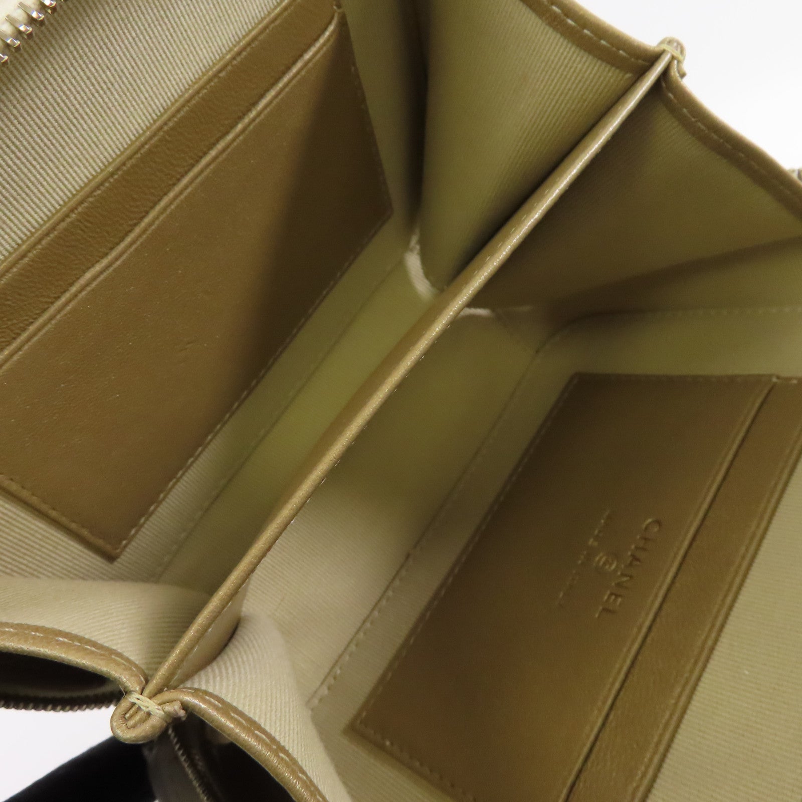 CHANEL 菱格羊皮皮革Camera Case金扣鏈帶肩背袋白色