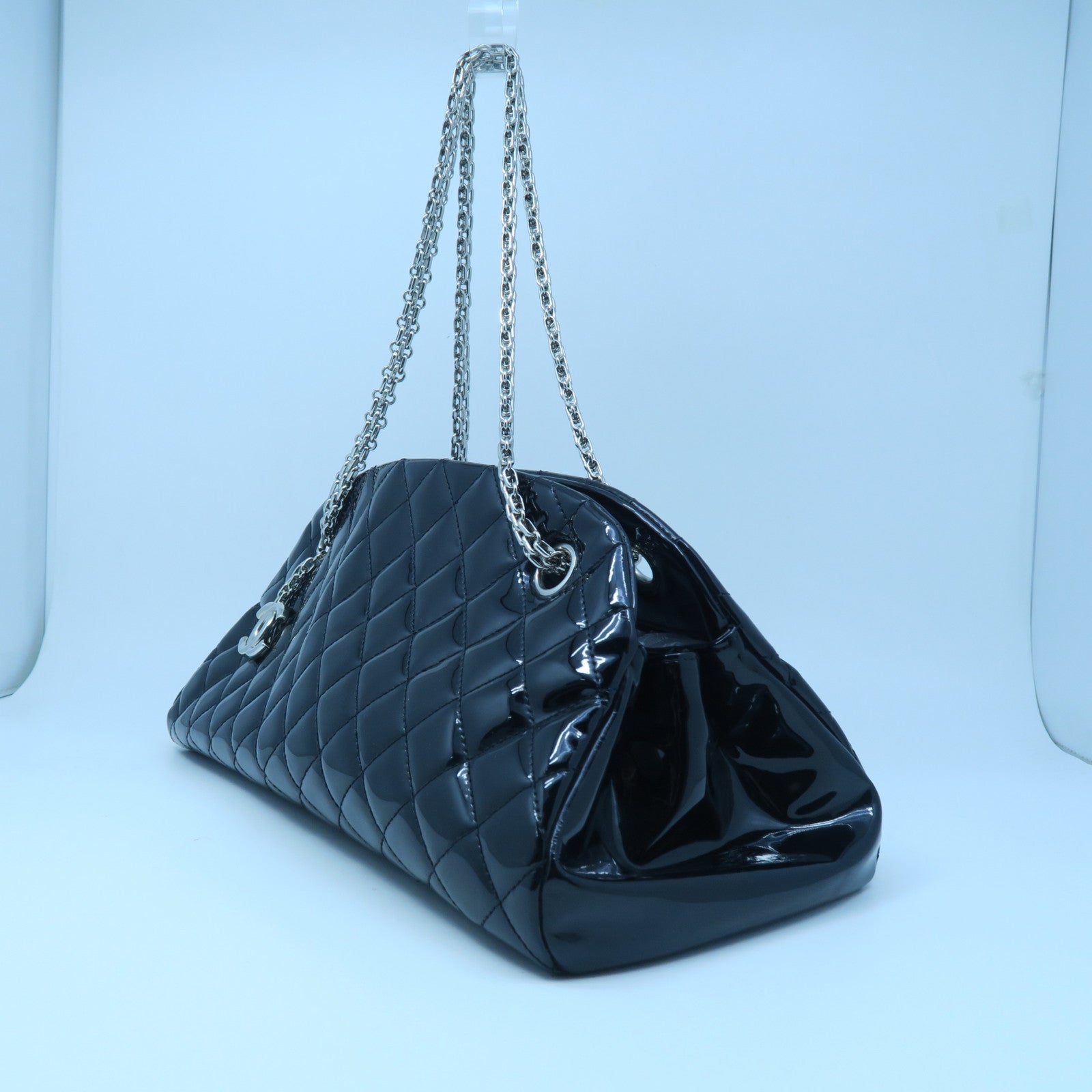 CHANEL diamond patent leather Chain Shoulder silver buckle chain shoulder bag black