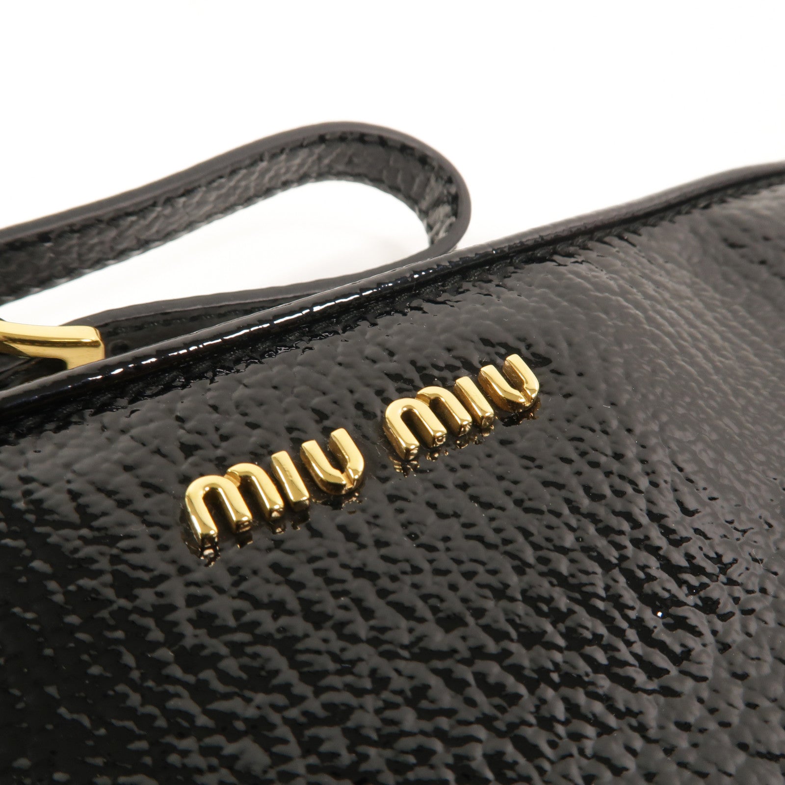 Miu Miu 漆皮皮革Pouch手拿包