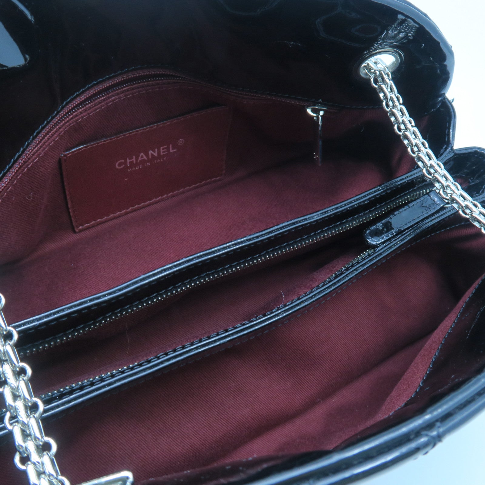 CHANEL diamond patent leather Chain Shoulder silver buckle chain shoulder bag black