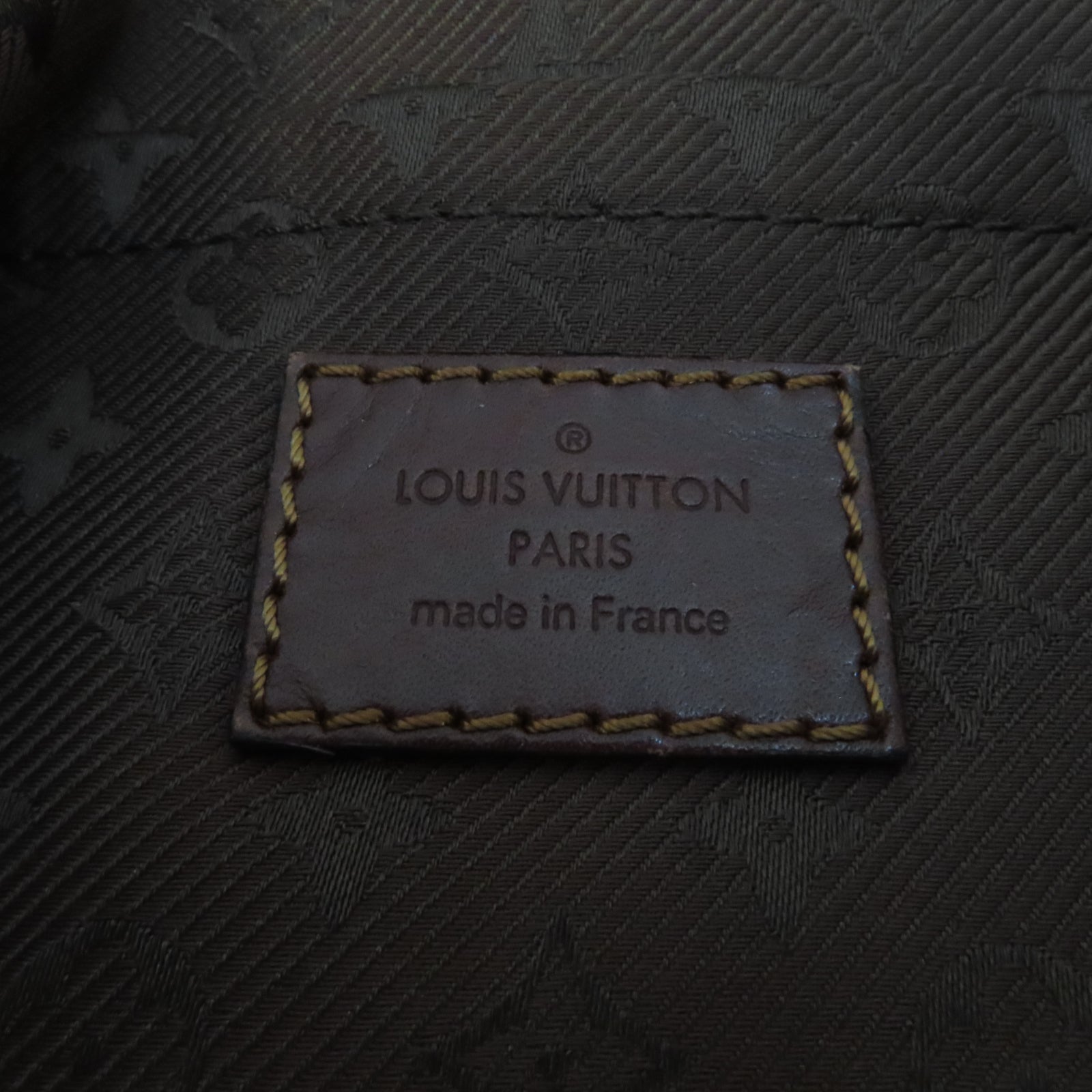 LOUIS VUITTON Monogram Mahina Pochette Onatah金扣肩背袋啡色