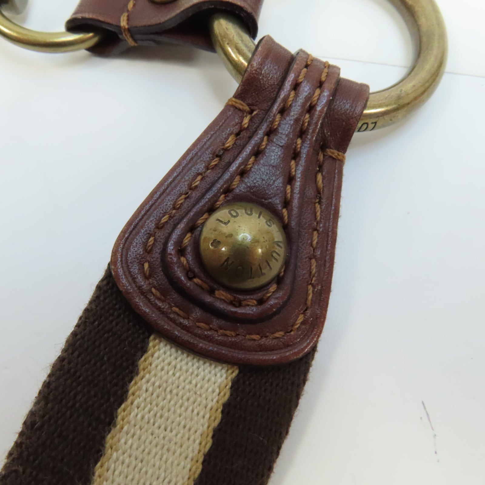 LOUIS VUITTON Monogram Mahina Pochette Onatah金扣肩背袋啡色