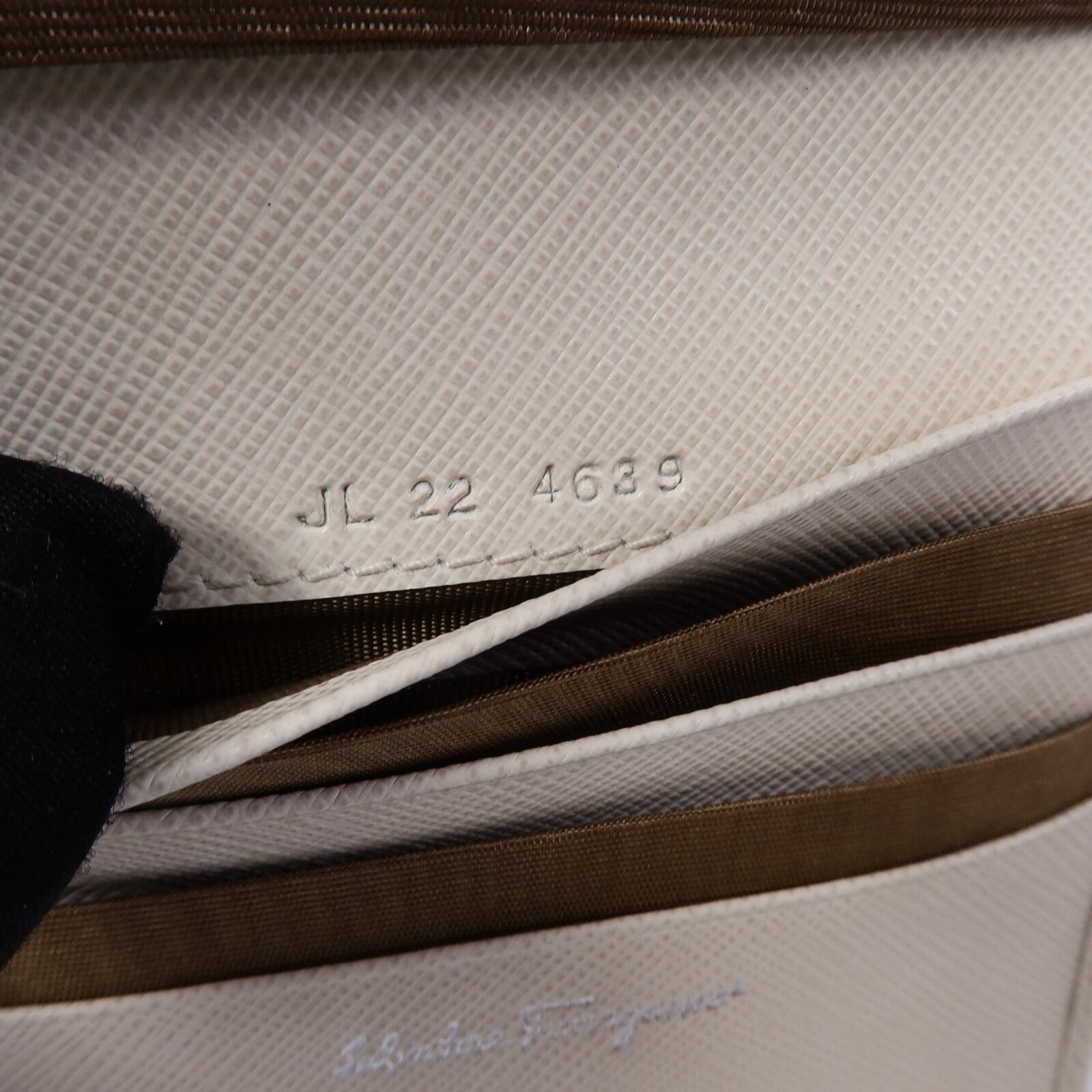 Salvatore Ferragamo 牛皮皮革Wallet錢包