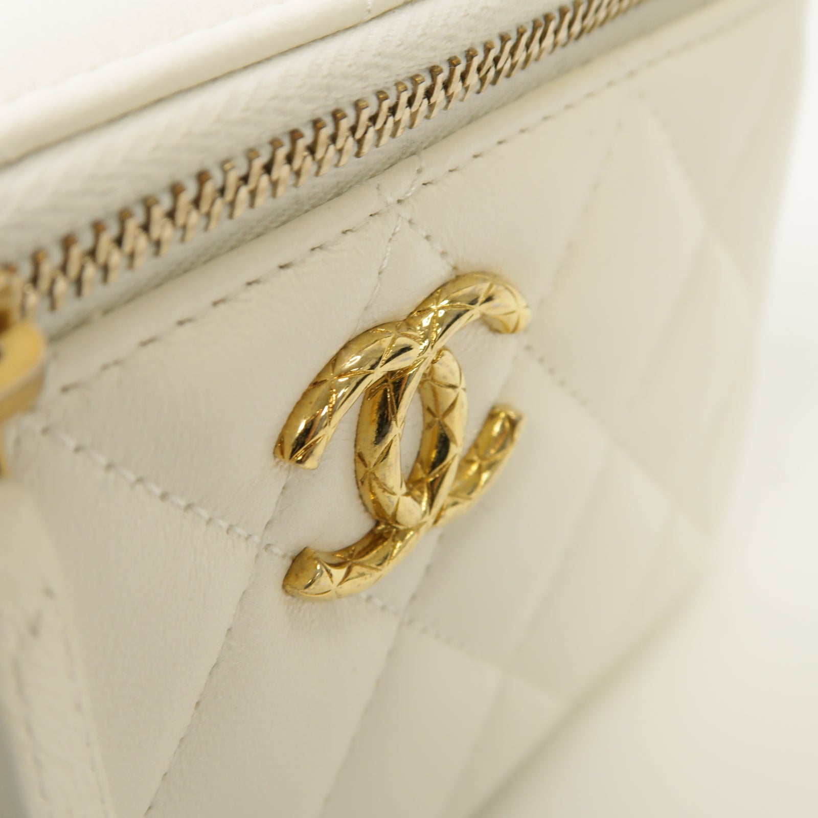 CHANEL 菱格羊皮皮革Chain Shoulder Bag金扣鏈帶肩背袋白色