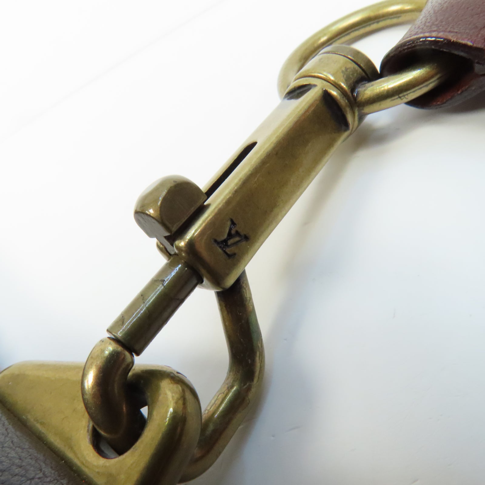 LOUIS VUITTON Monogram Mahina Pochette Onatah金扣肩背袋啡色
