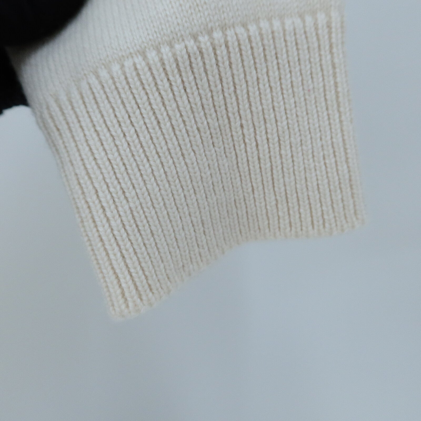 CHANEL Cashmere Buttoned Knit Sweater針織