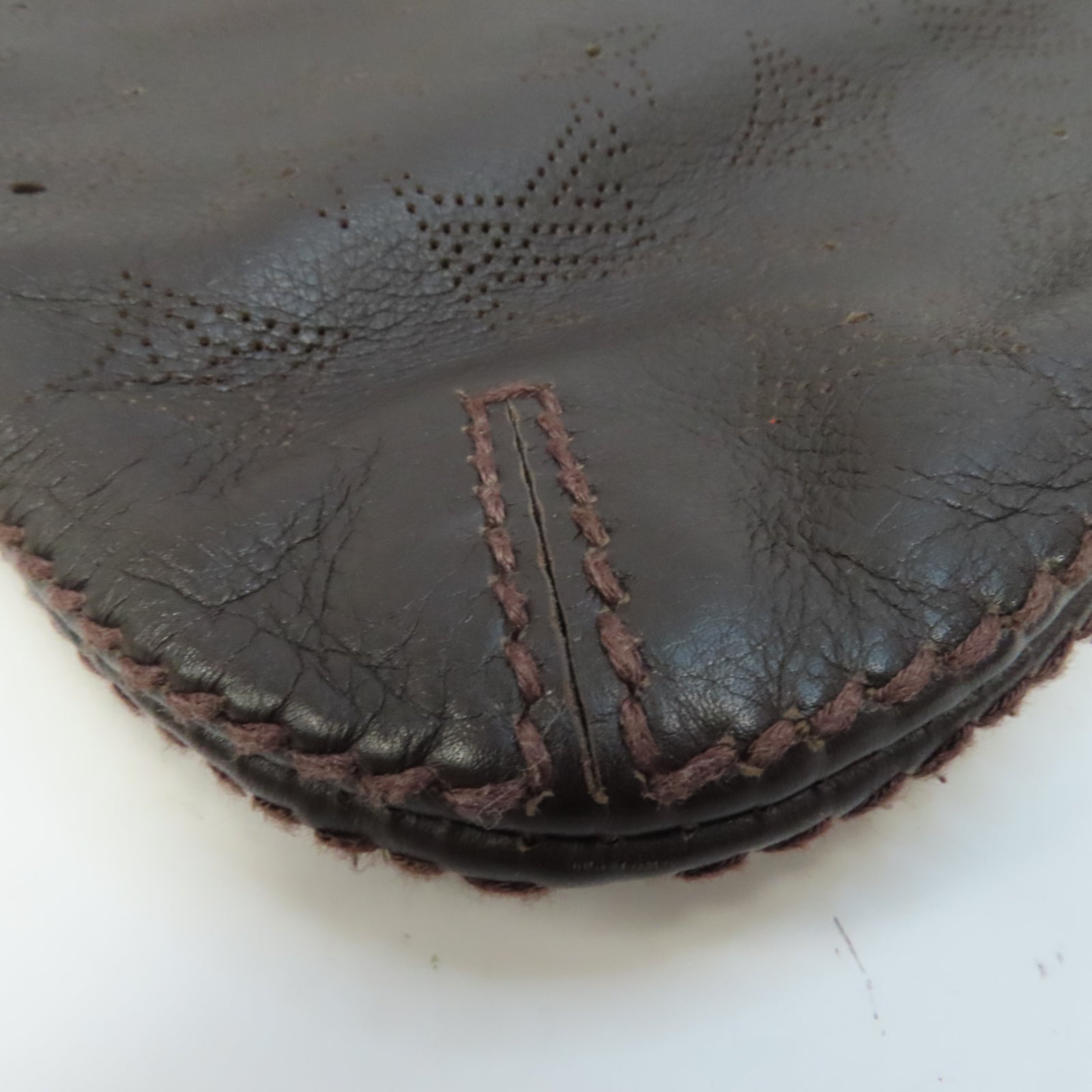LOUIS VUITTON Monogram Mahina Pochette Onatah金扣肩背袋啡色