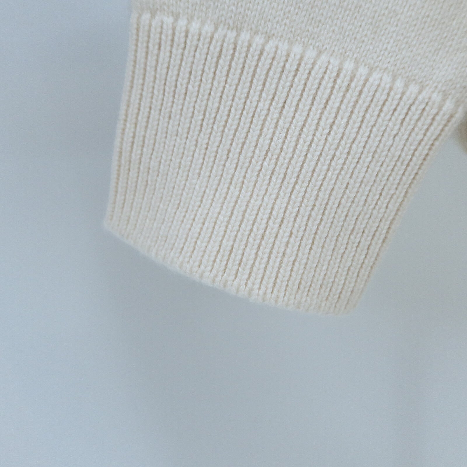 CHANEL Cashmere Buttoned Knit Sweater針織