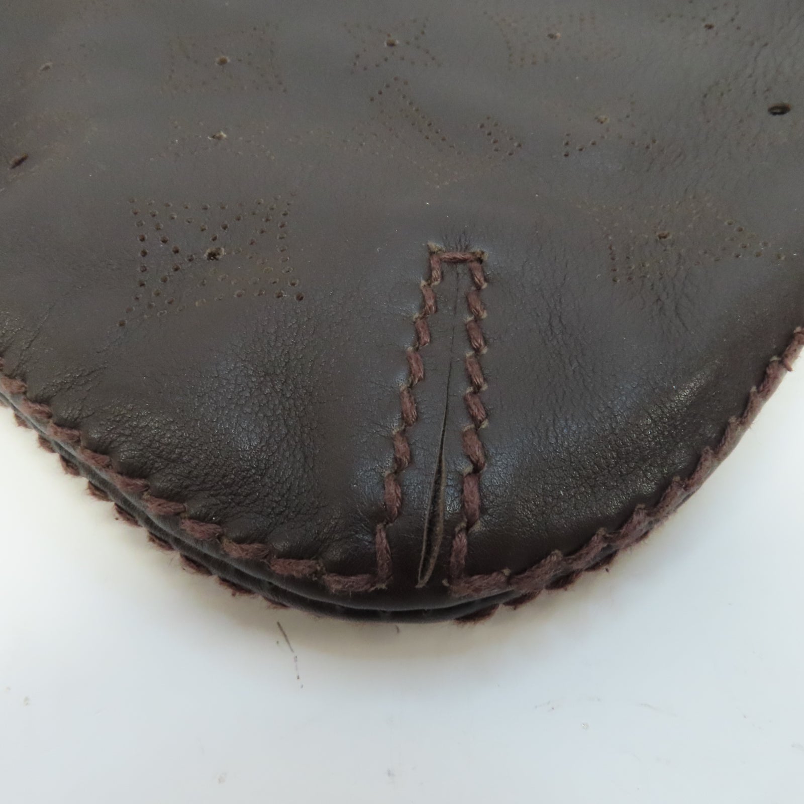 LOUIS VUITTON Monogram Mahina Pochette Onatah金扣肩背袋啡色