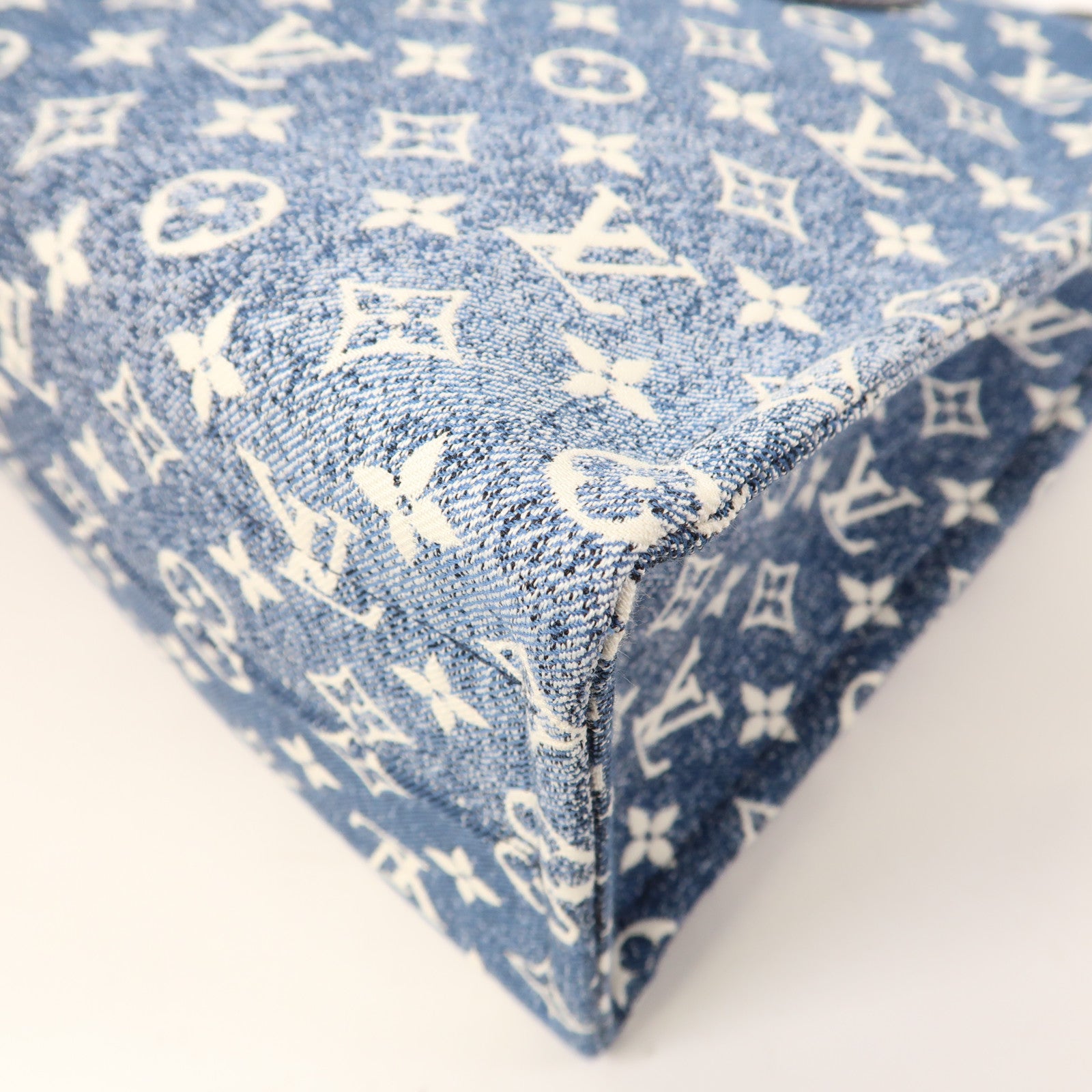 LOUIS VUITTON Monogram Denim OnTheGo MM金扣手挽肩背兩用袋藍色