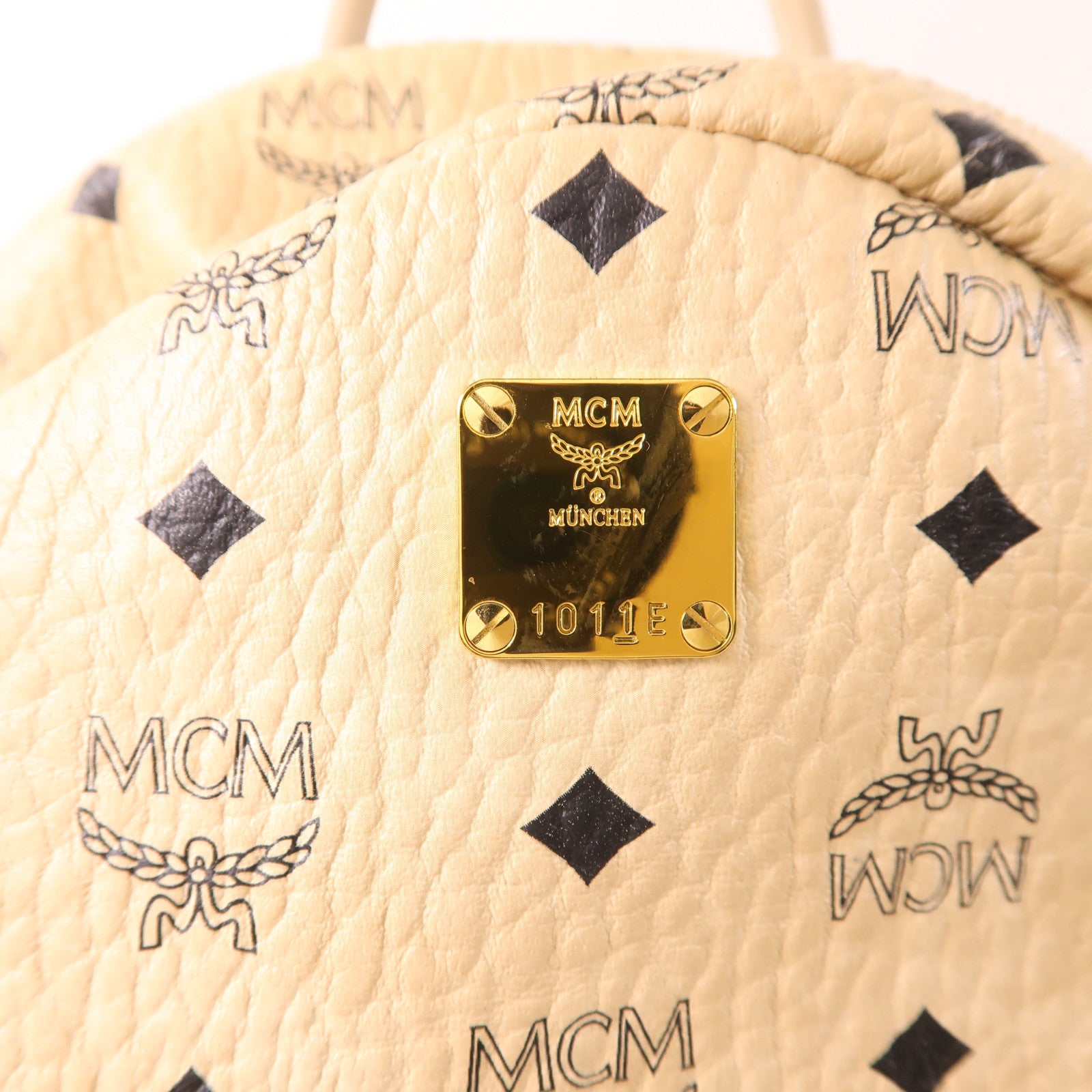 MCM 塗層帆布Backpack銀扣背包